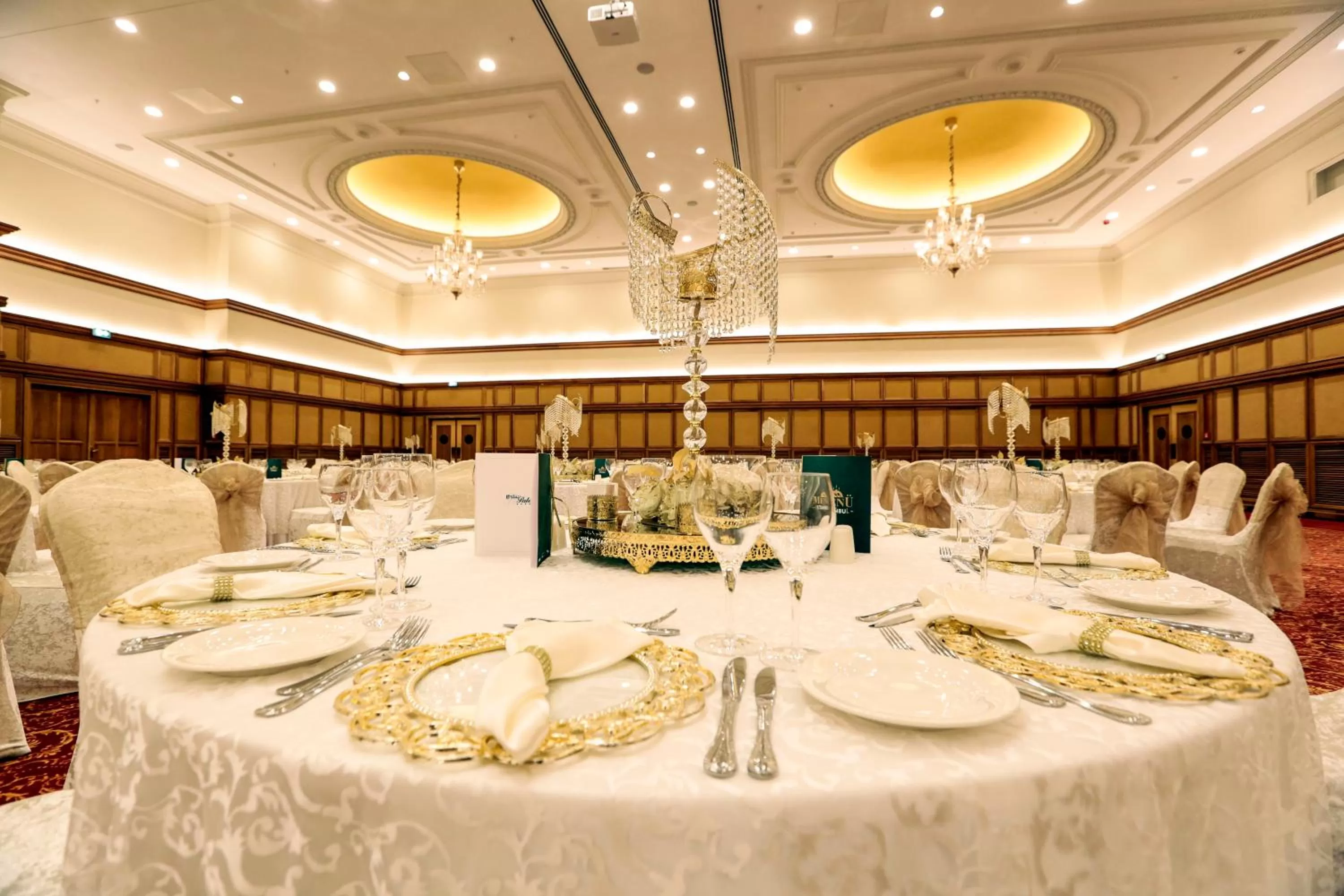 Restaurant/places to eat in Tuyap Palas