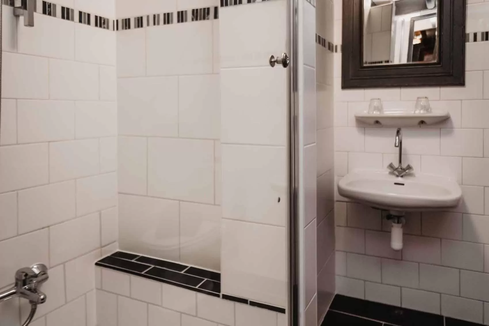 Shower, Bathroom in Herberg de Lingehoeve