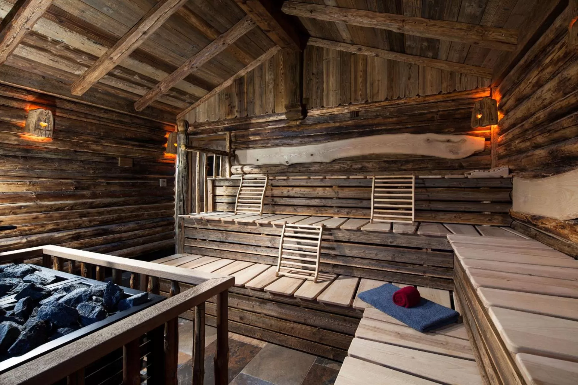 Sauna, Bed in Alm- & Wellnesshotel Alpenhof