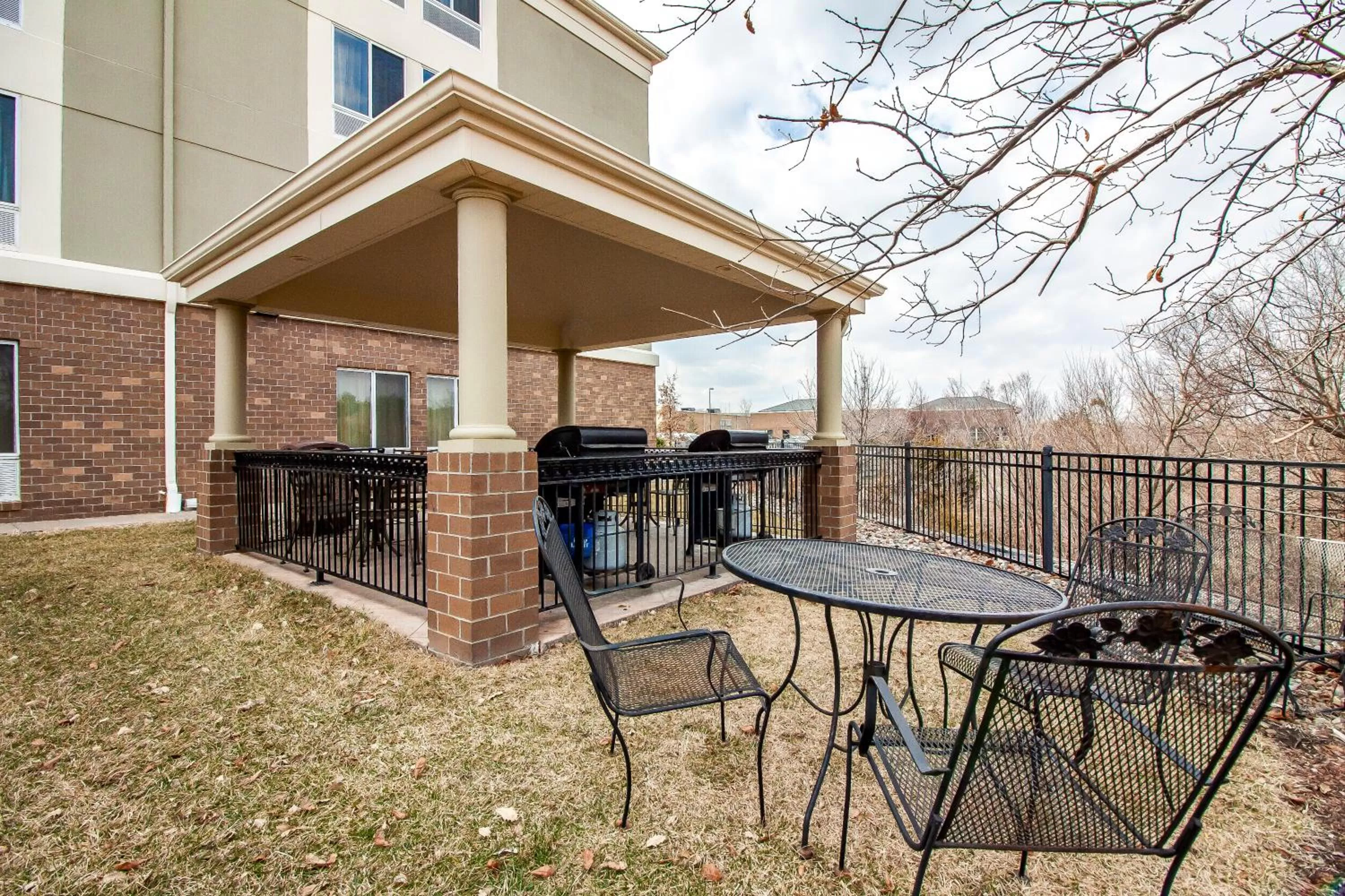 BBQ facilities in Candlewood Suites Lincoln by IHG
