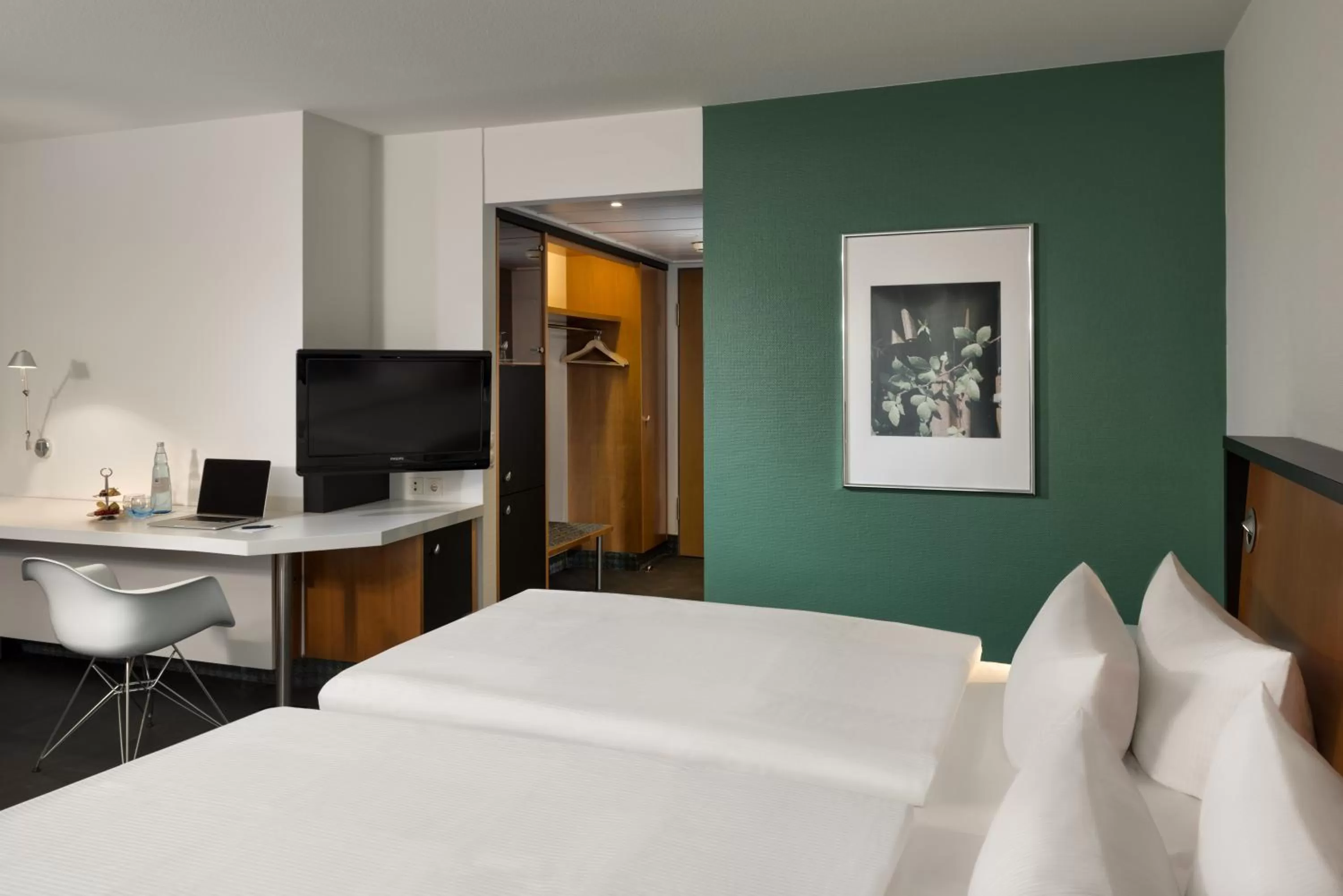 Bedroom, Bed in Dorint Kongresshotel Düsseldorf/Neuss