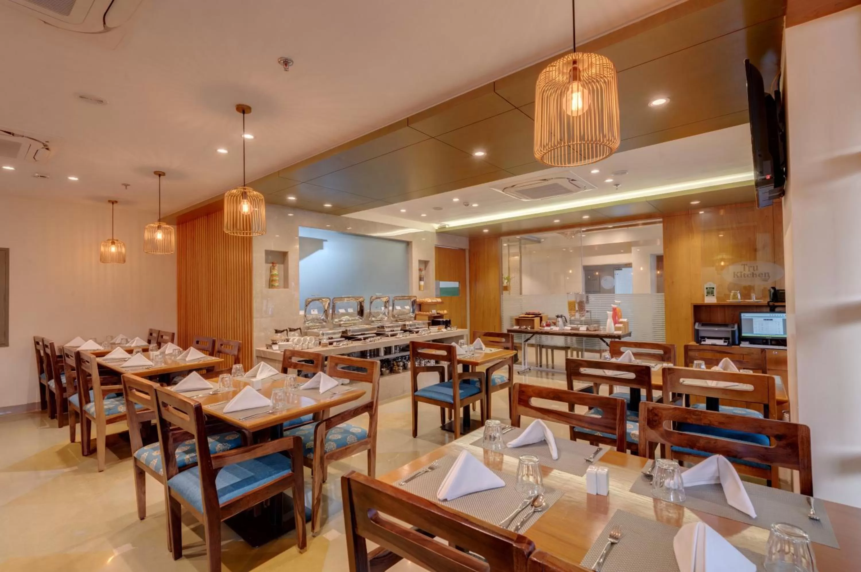 Restaurant/places to eat in The Beacon Hotel Vadodara