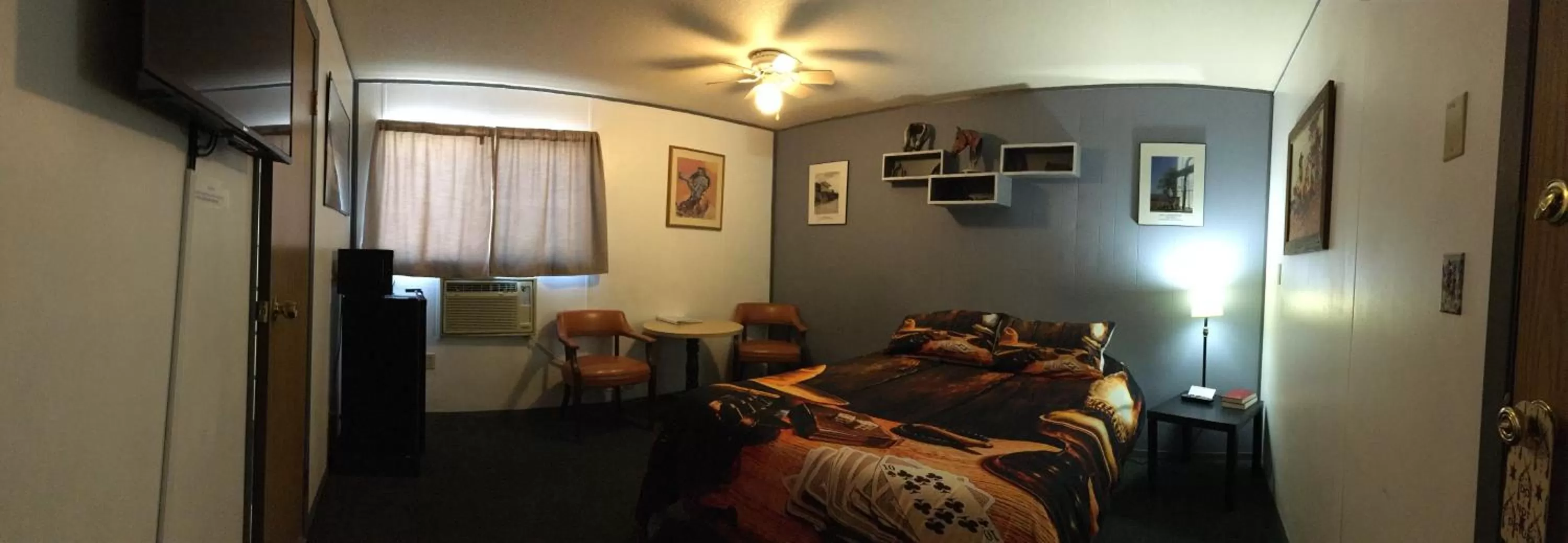 Bed in Sunset View Inn L.L.C