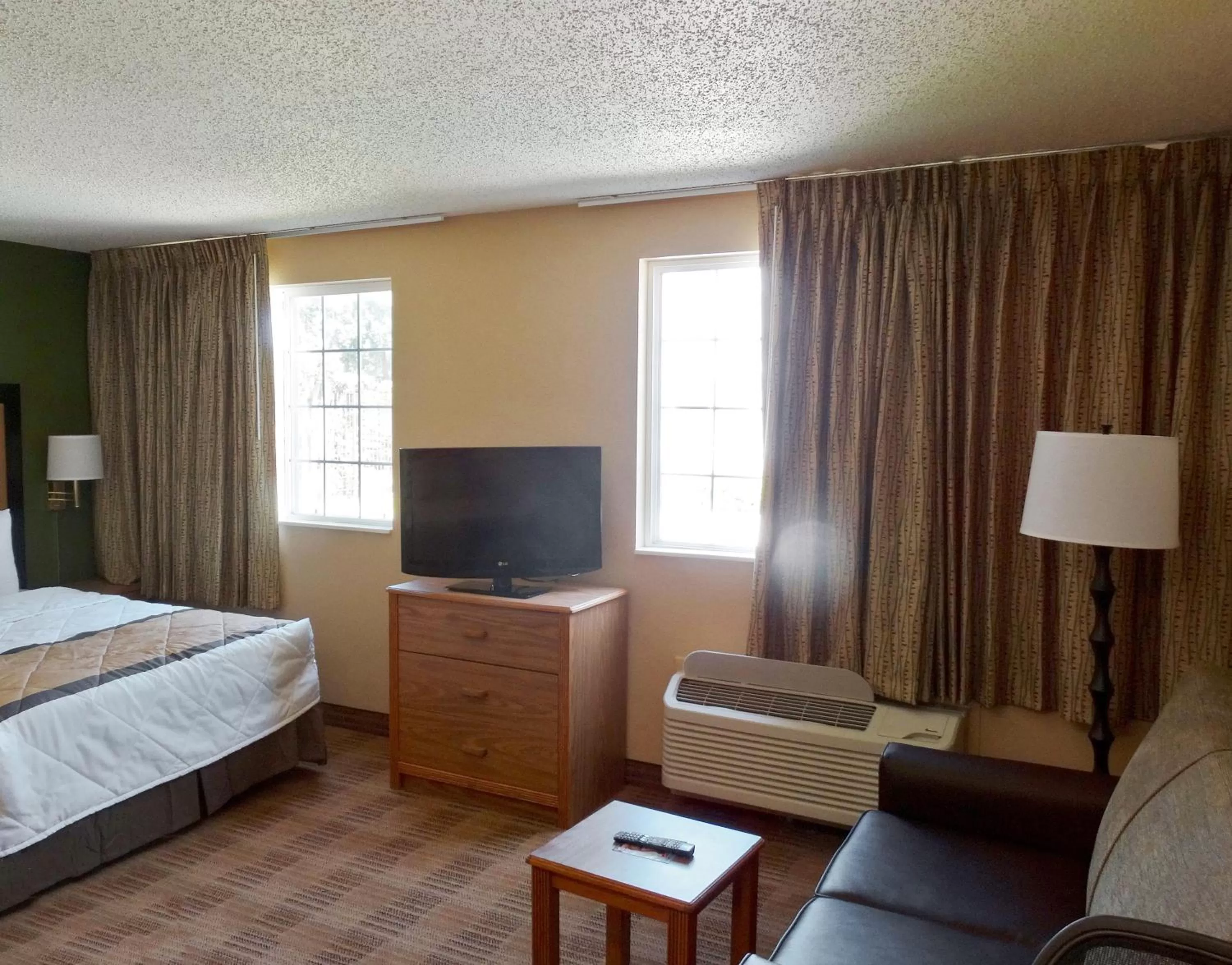 Bed in Hawthorn Extended Stay by Wyndham DFW Airport North
