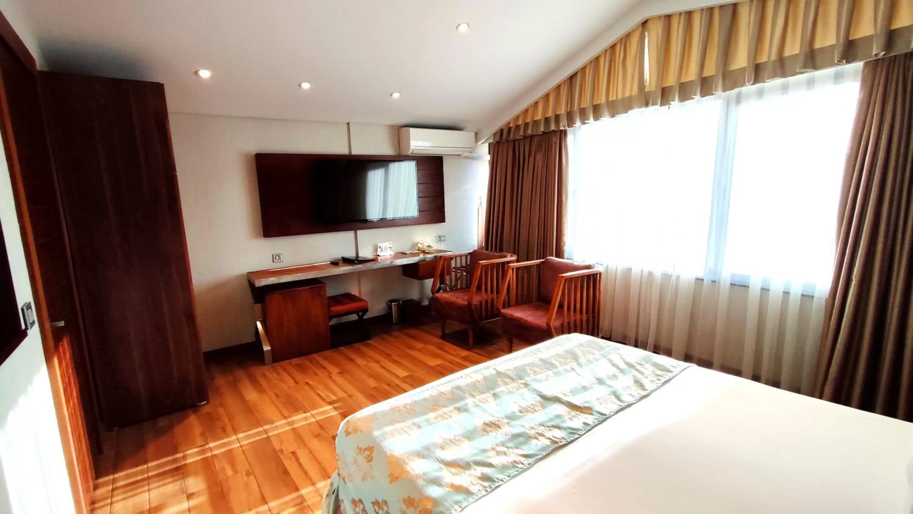 Bed in Old Port Hotel