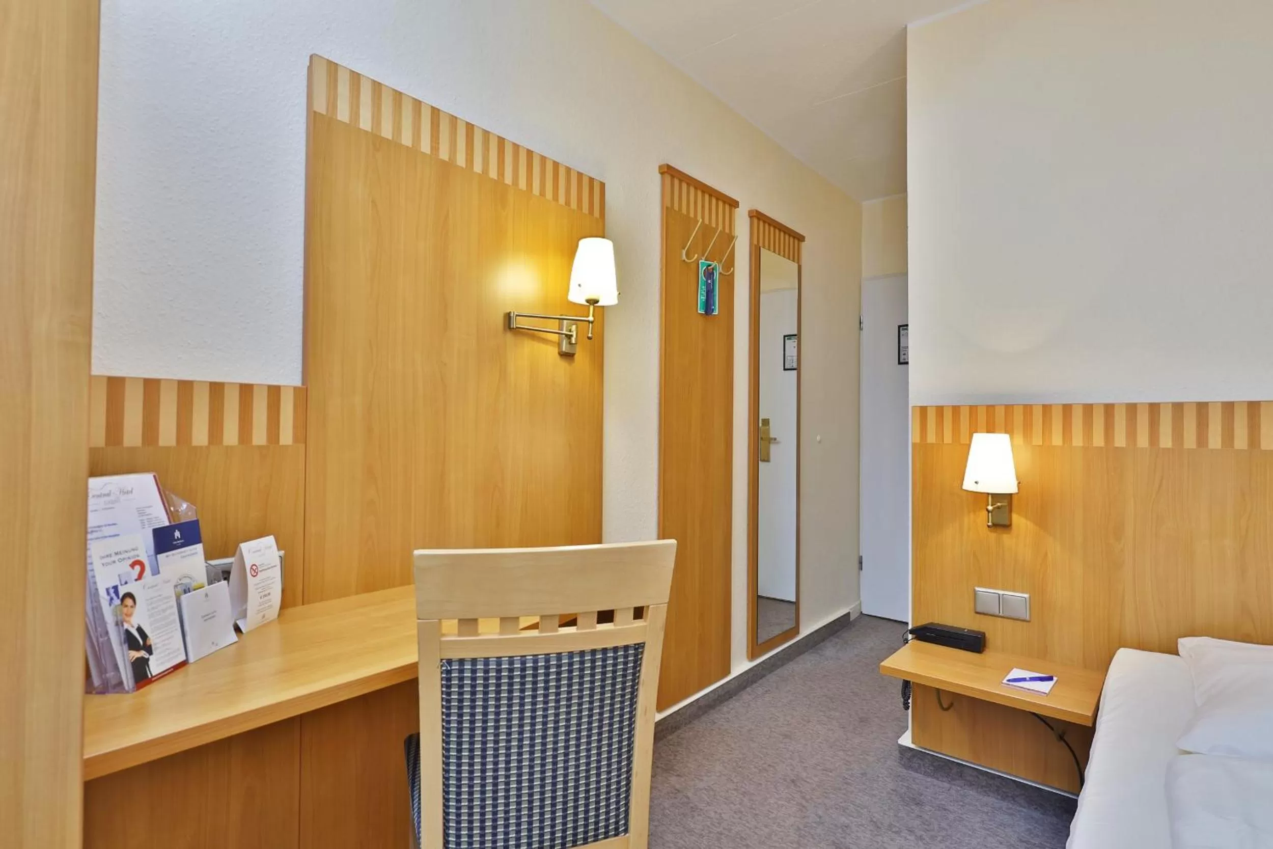 Photo of the whole room, Bed in City Partner Central-Hotel Wuppertal