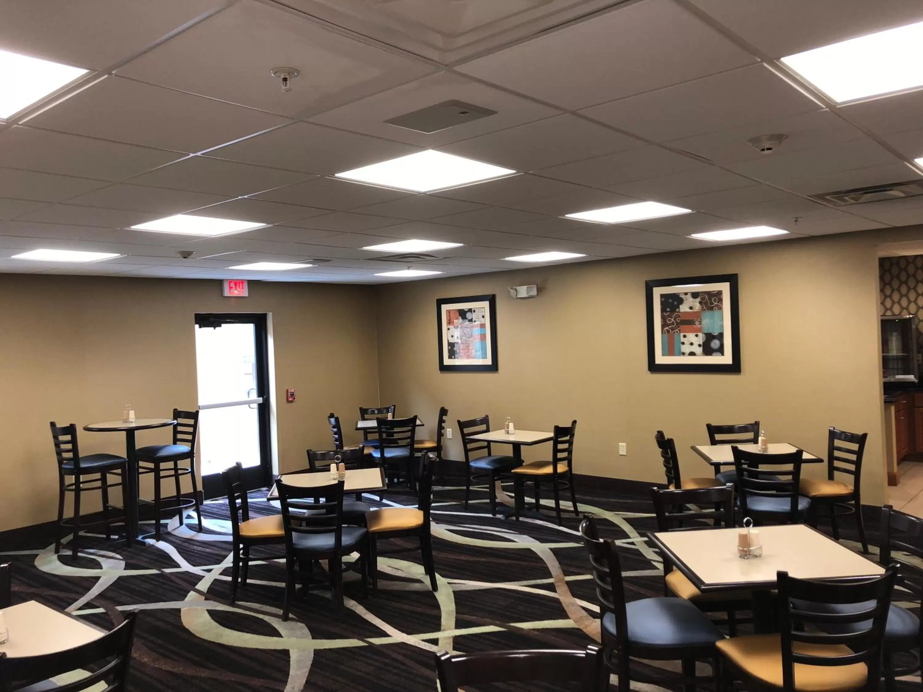 Countryview Inn & Suites