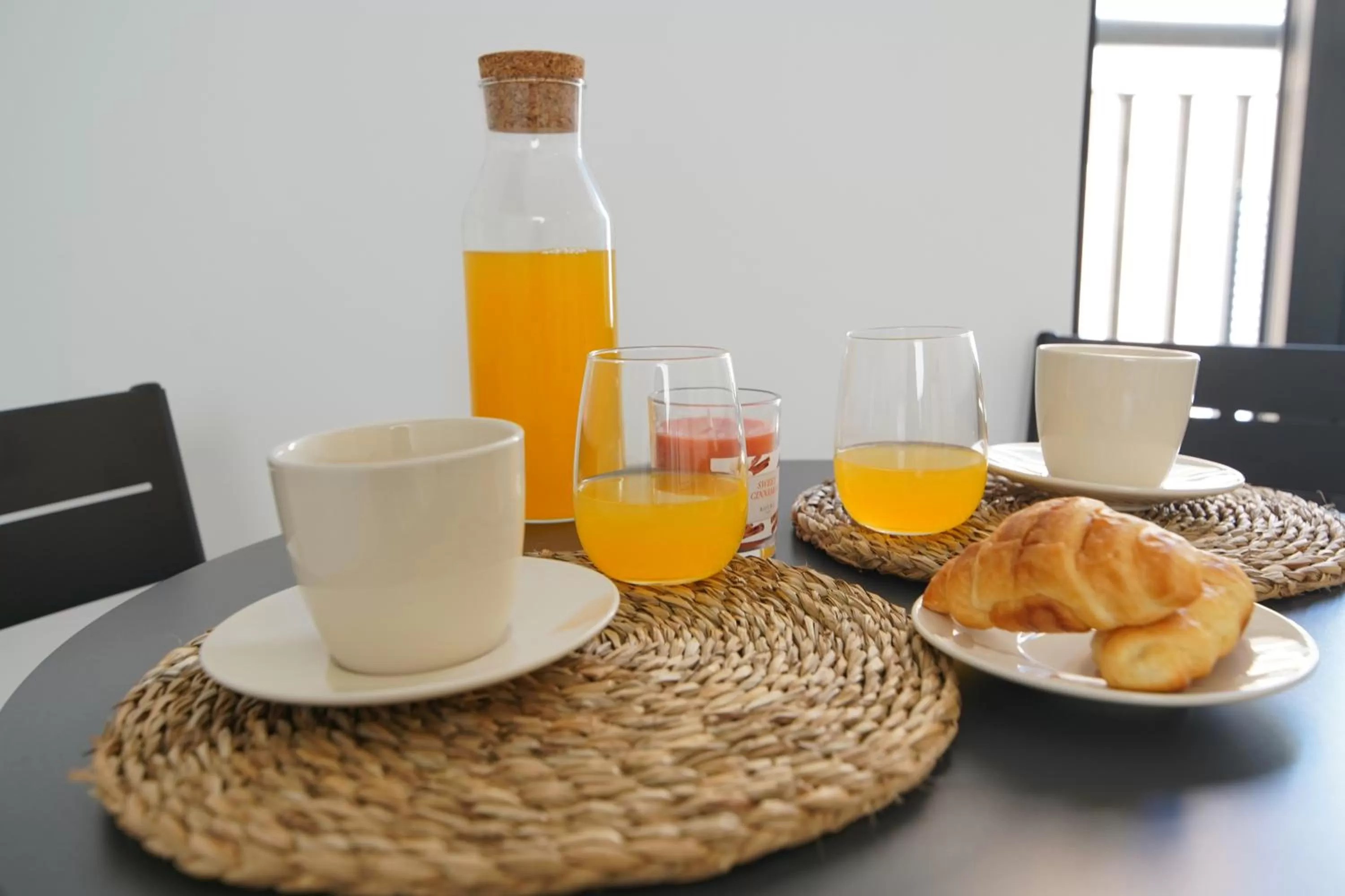 Food and drinks in BET Apartments - Suites Puerto Valencia