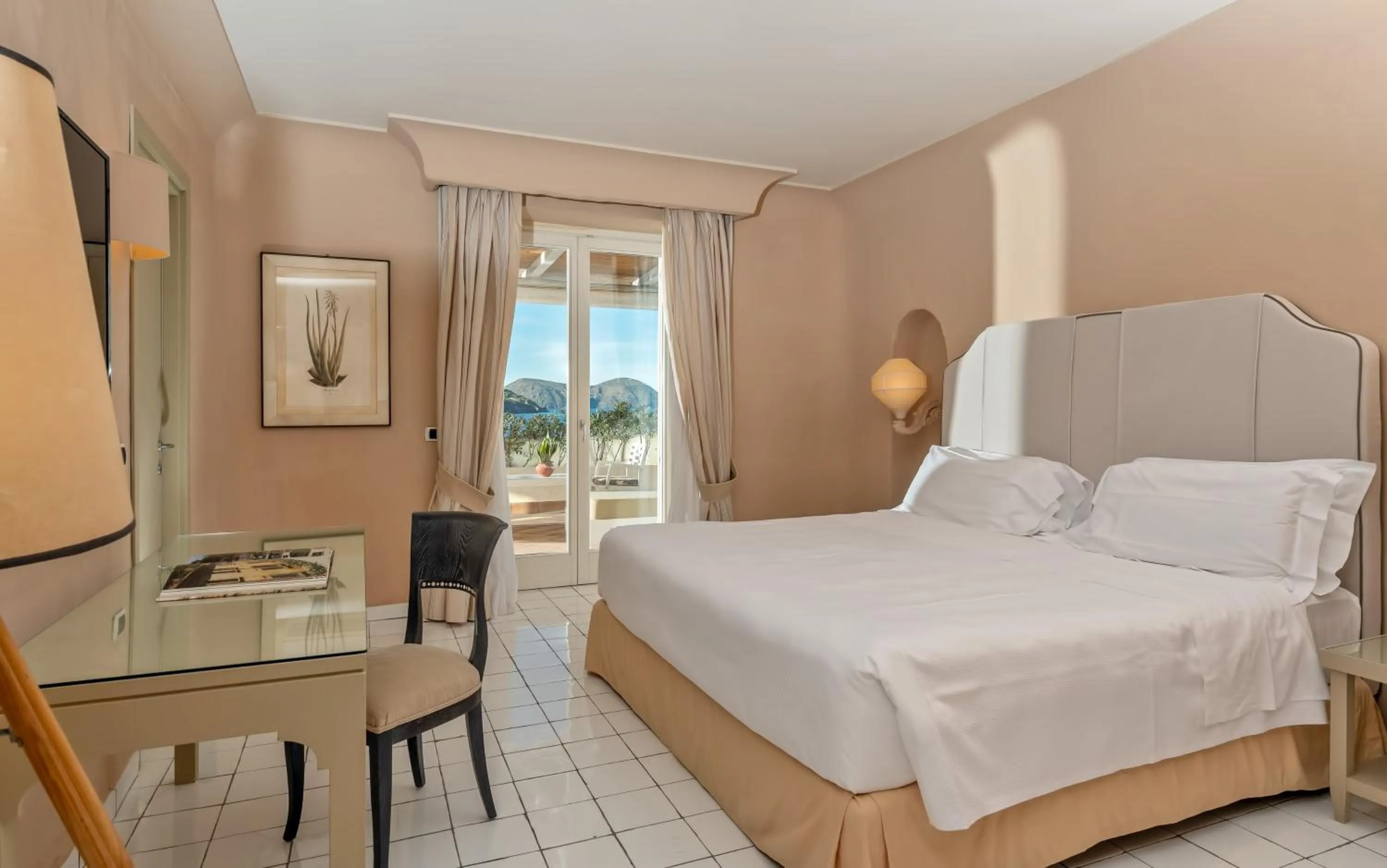 Bedroom, Bed in Therasia Resort Sea and SPA - The Leading Hotels of the World