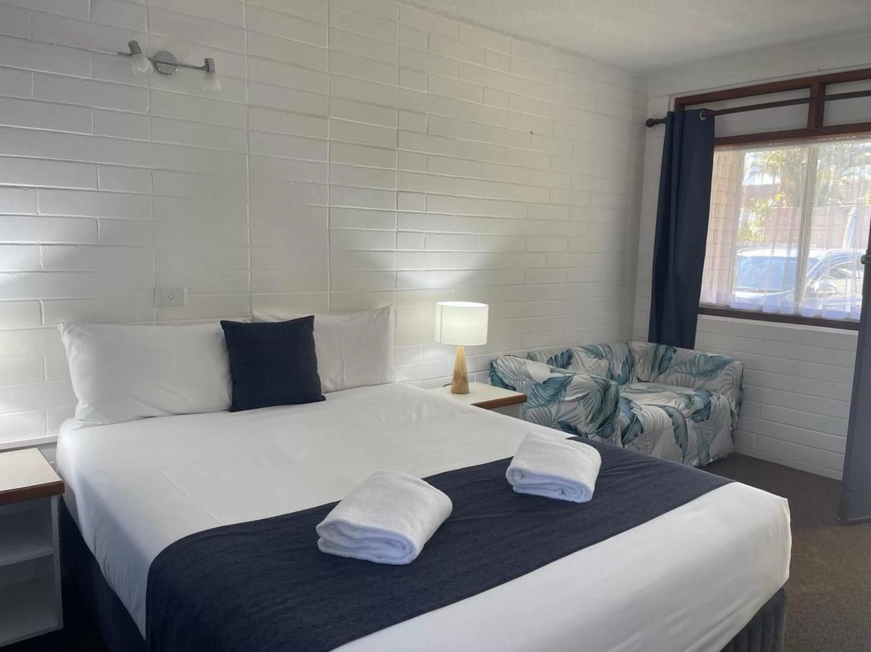 Bed in Forster Motor Inn