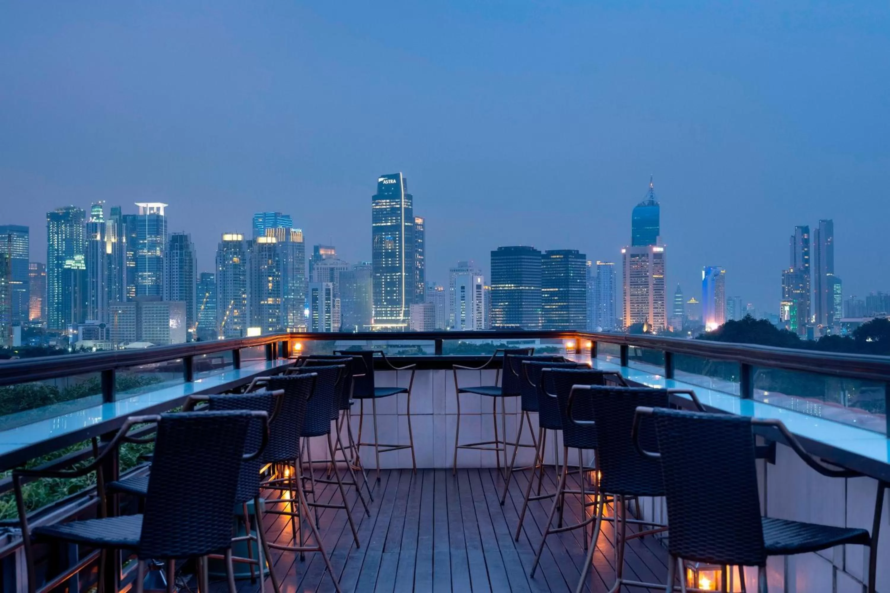 Lounge or bar in The Hermitage, A Tribute Portfolio Hotel, Jakarta