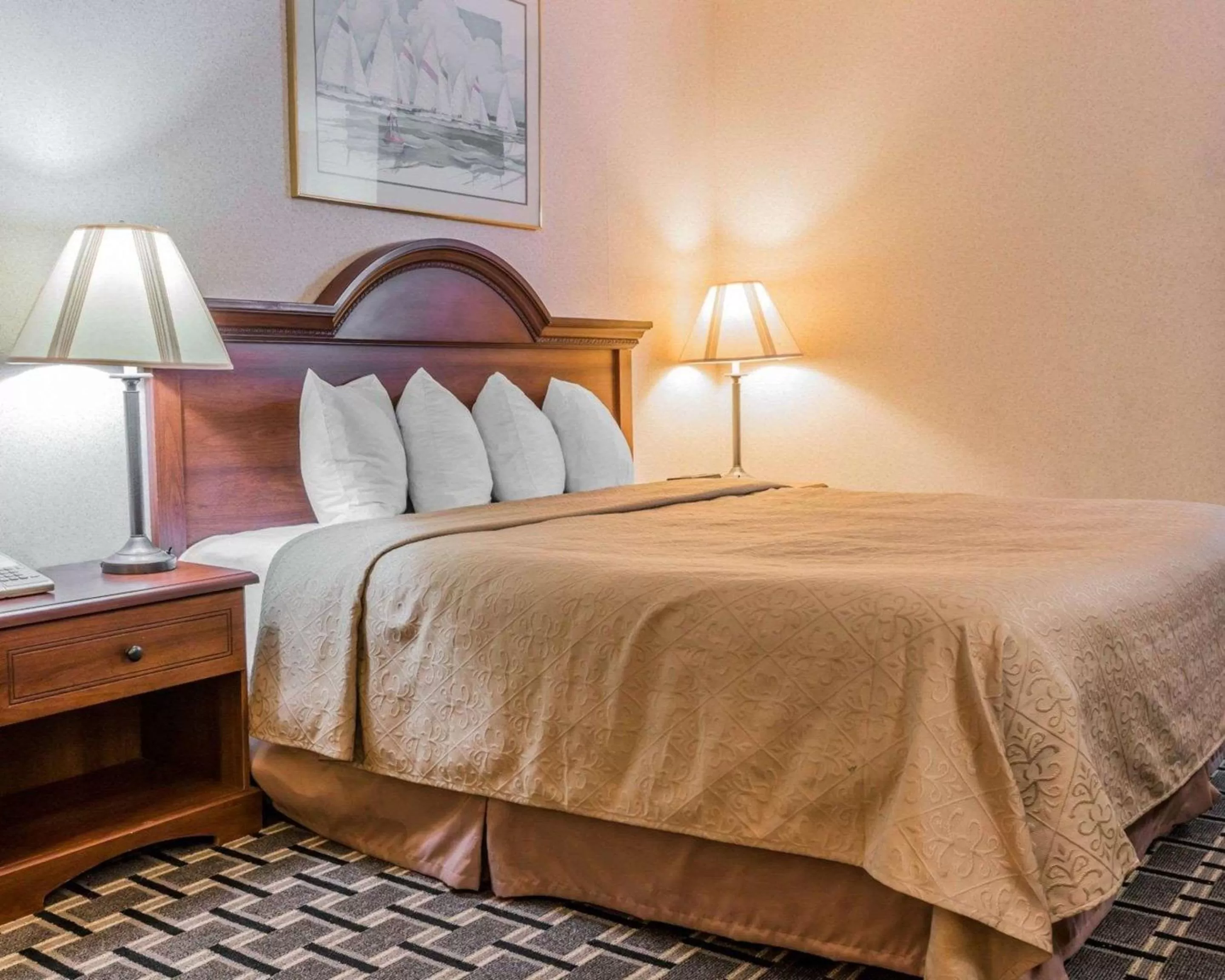 Photo of the whole room, Bed in Quality Inn Grand Rapids North