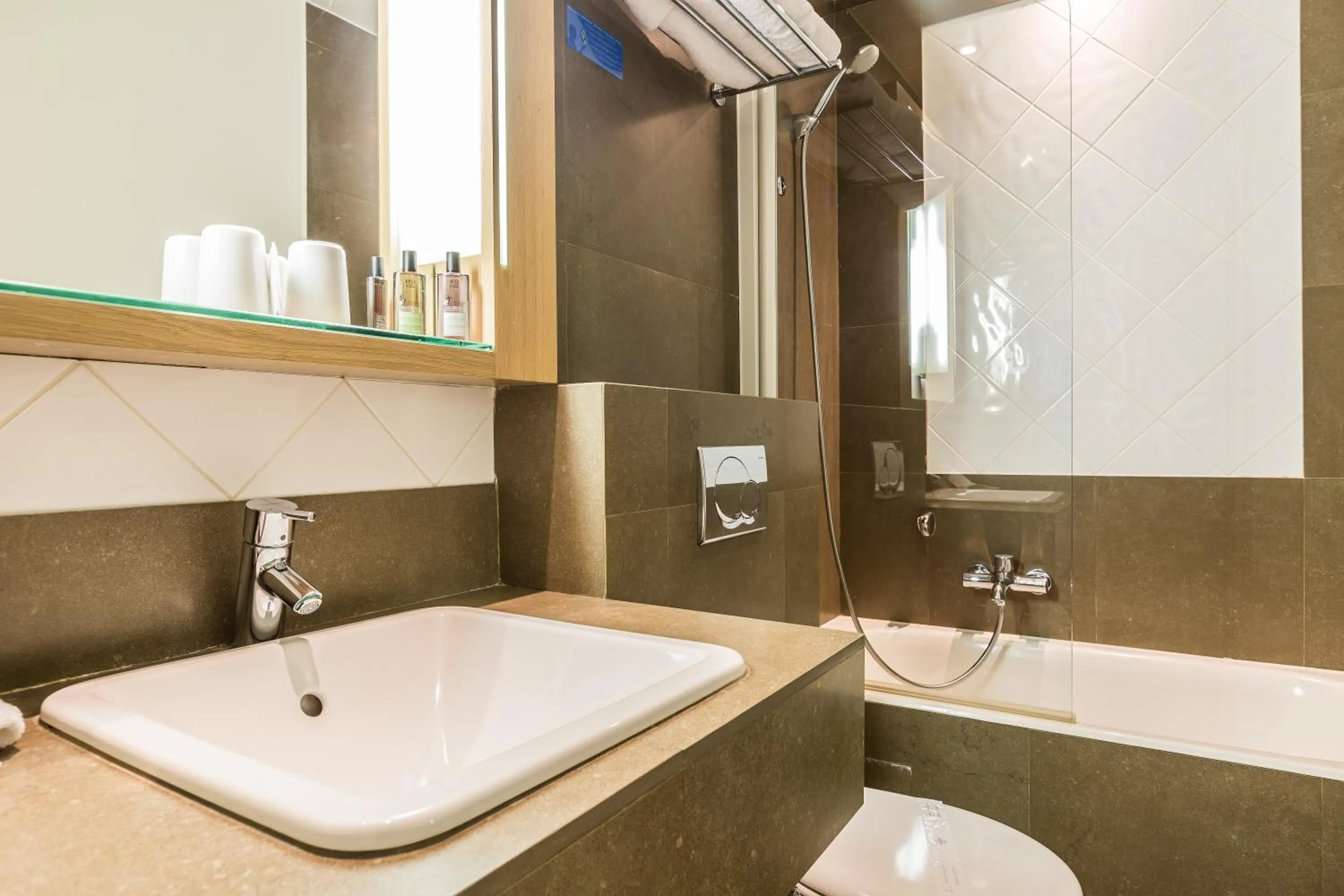 Bathroom in Hotel Duret Paris Champs Elysées