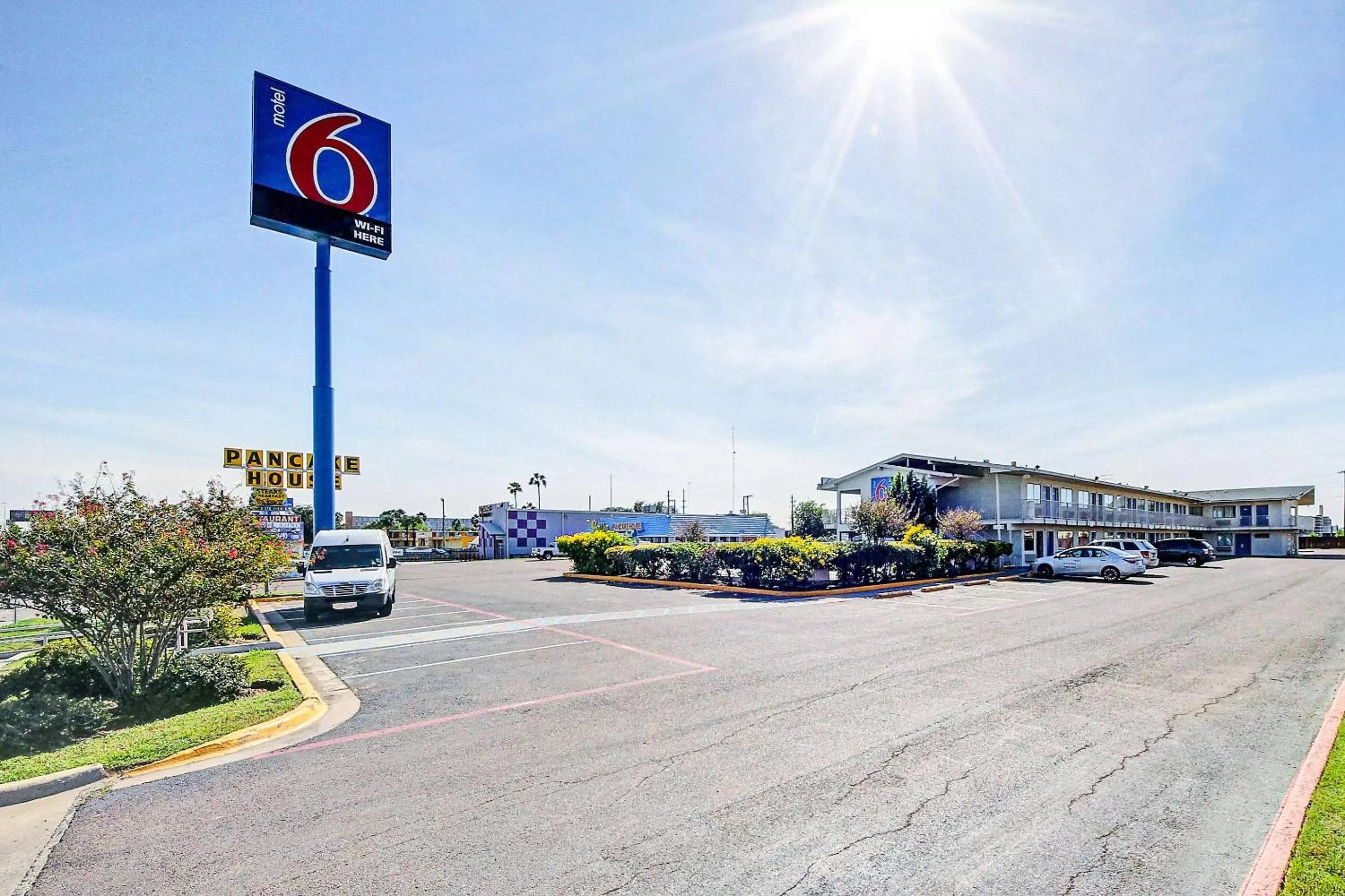 Property building in Motel 6-Laredo, TX - South