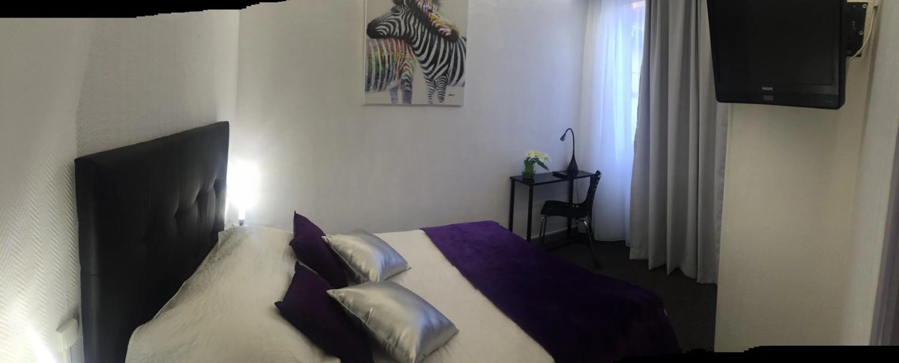 Photo of the whole room, Bed in Hôtel Le Capitole