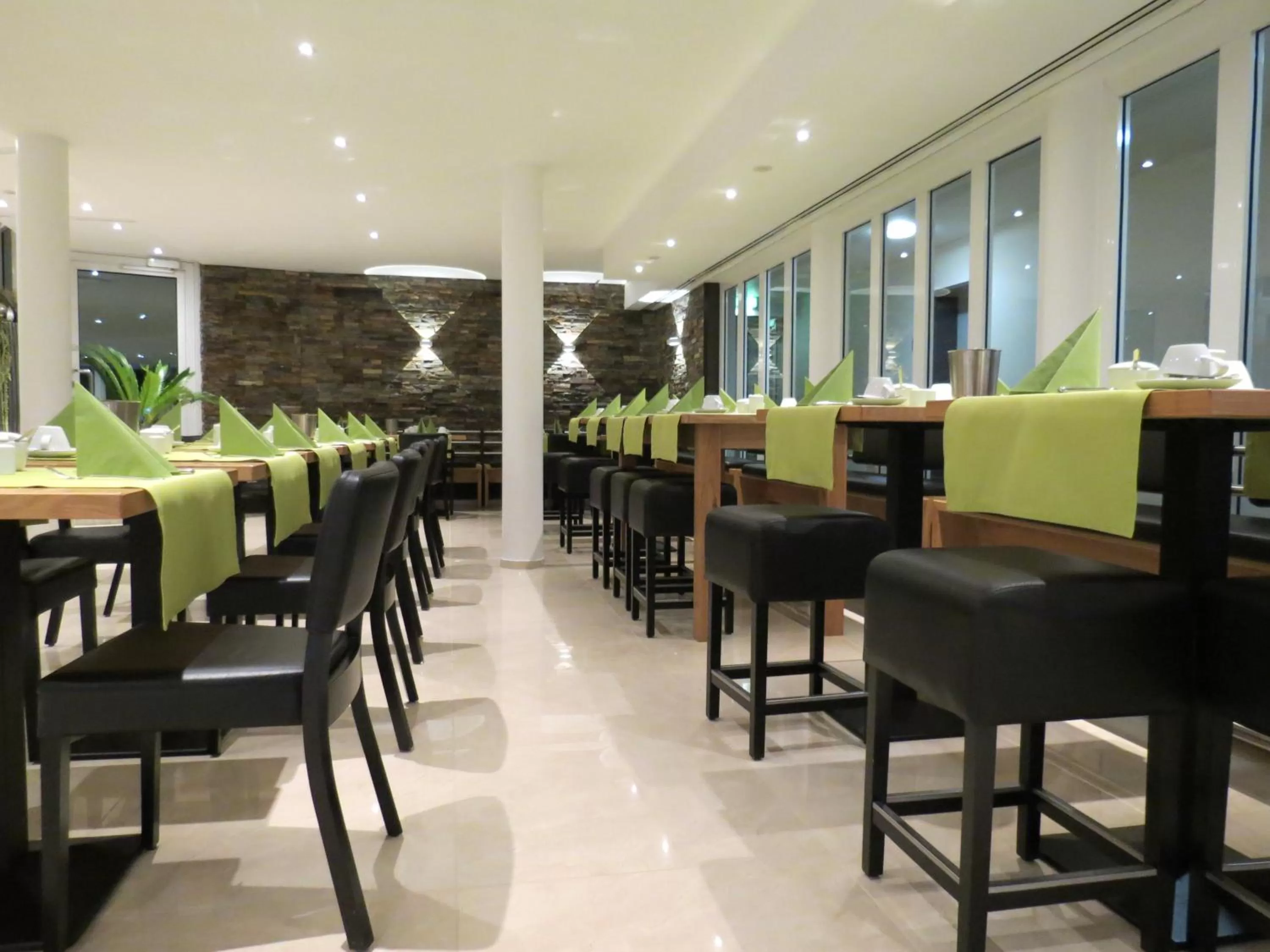 Restaurant/places to eat in Comfor Hotel Ulm City