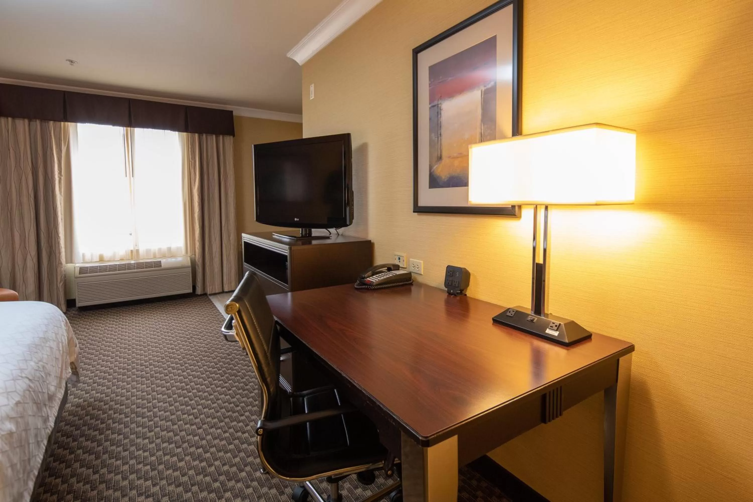 Photo of the whole room, Bed in Holiday Inn Express Castro Valley - I-580 by IHG