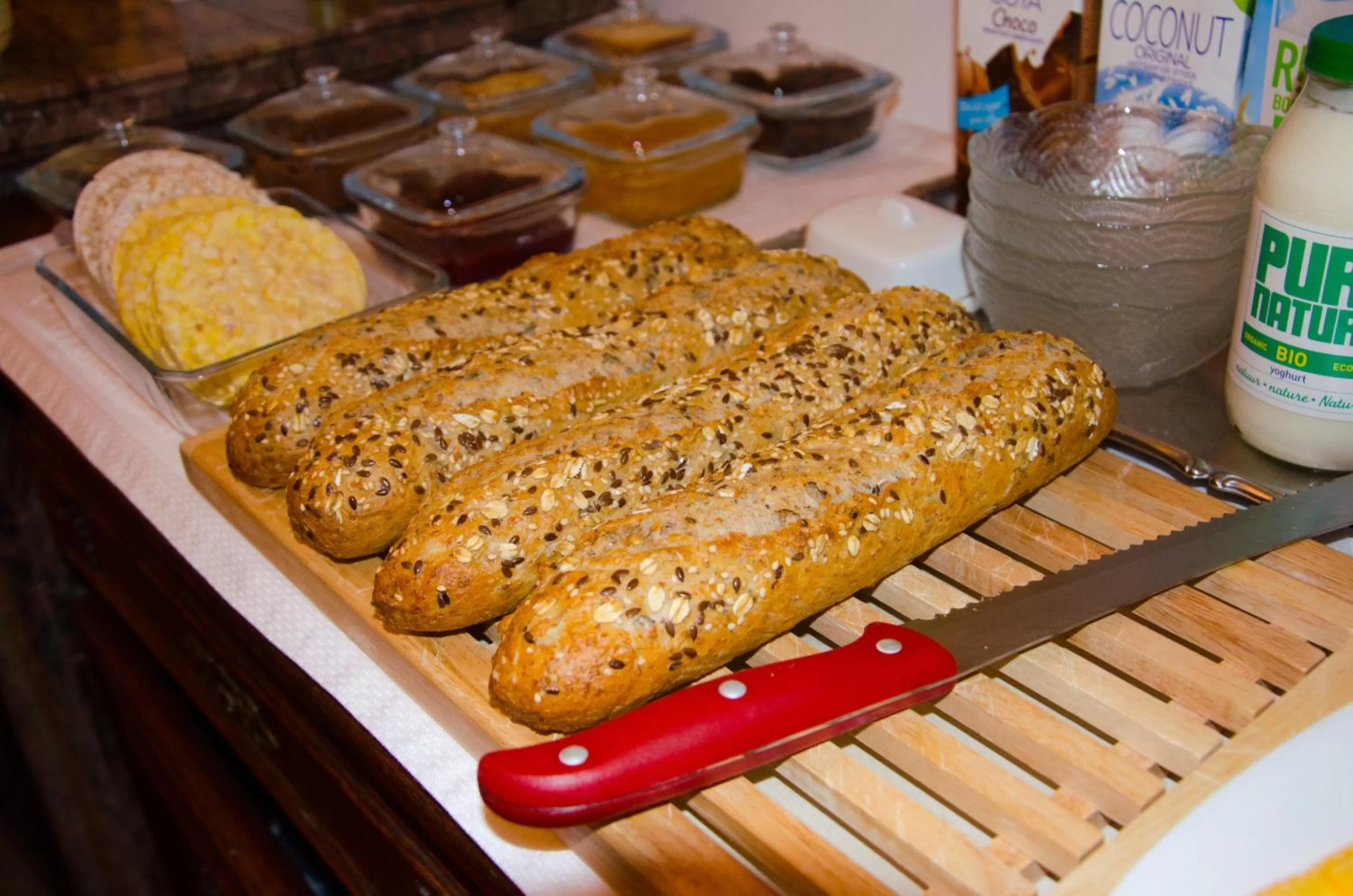 Continental breakfast in Albert Molière