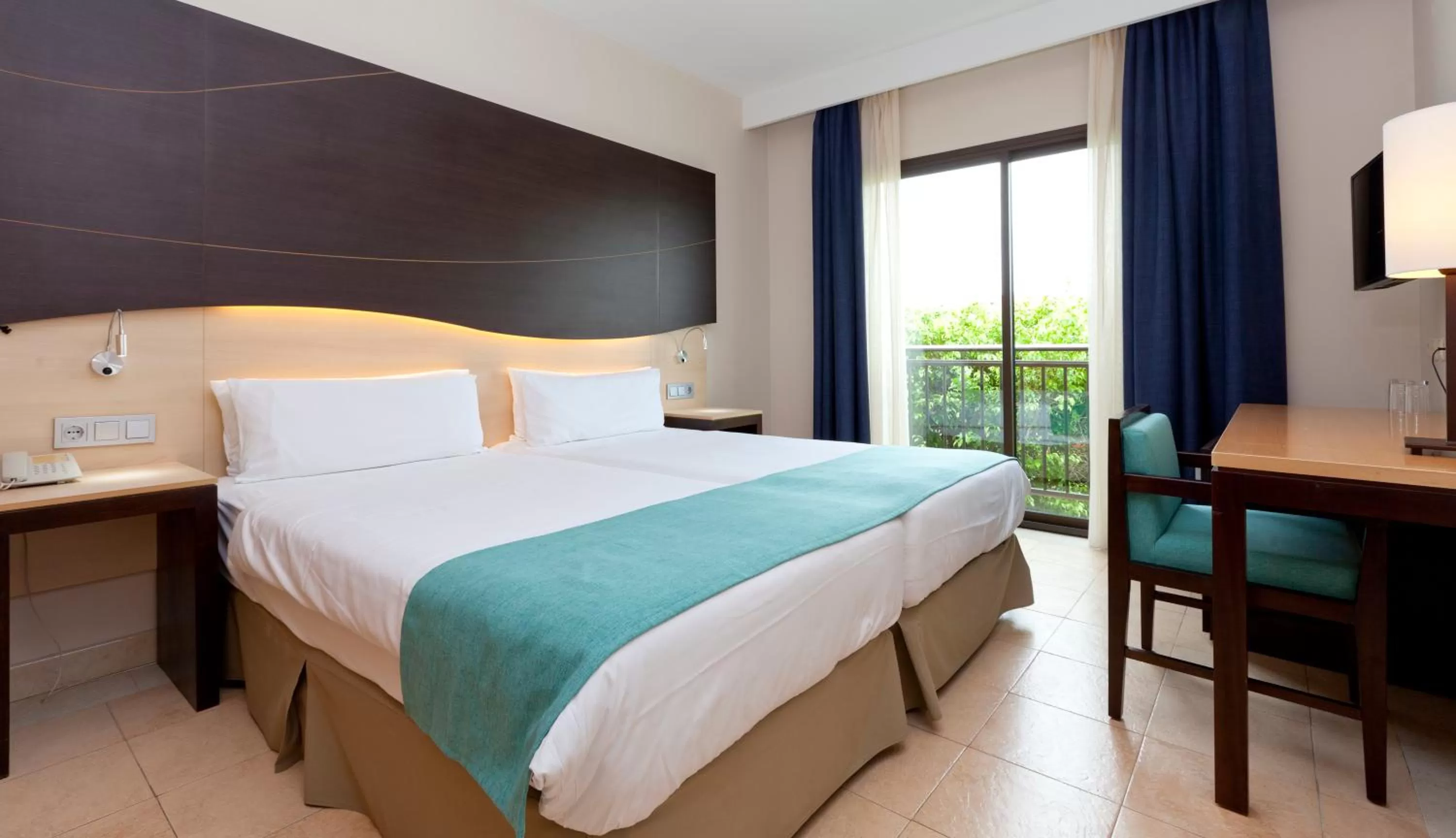 Bed in Impressive Playa Granada Golf