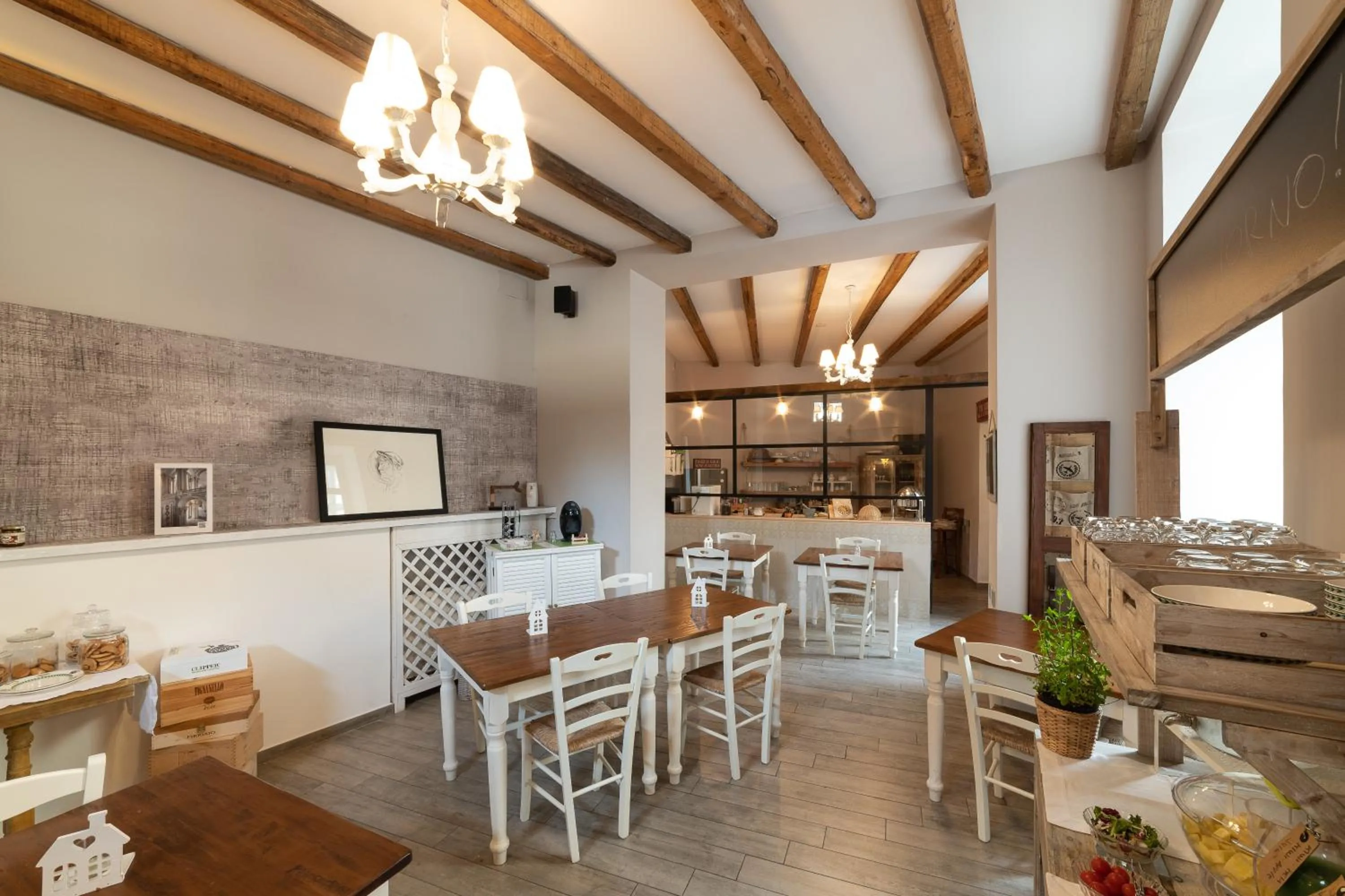 Restaurant/places to eat in Cas'E Charming House