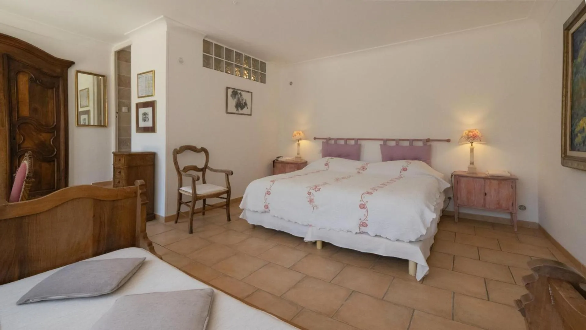 Bed in Hotel-Restaurant Le Moulin De La Camandoule