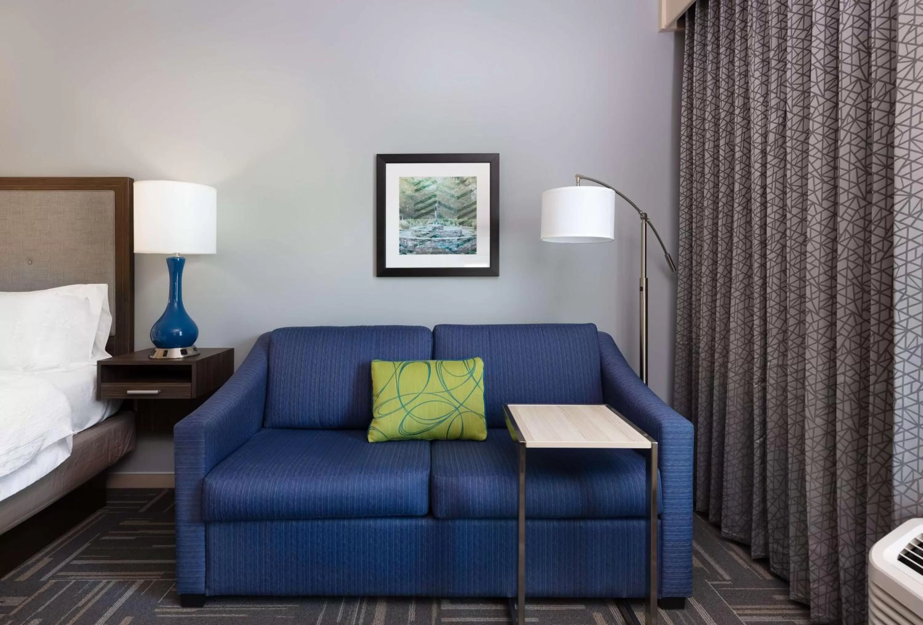 Living room, Bed in Hampton Inn Wetumpka