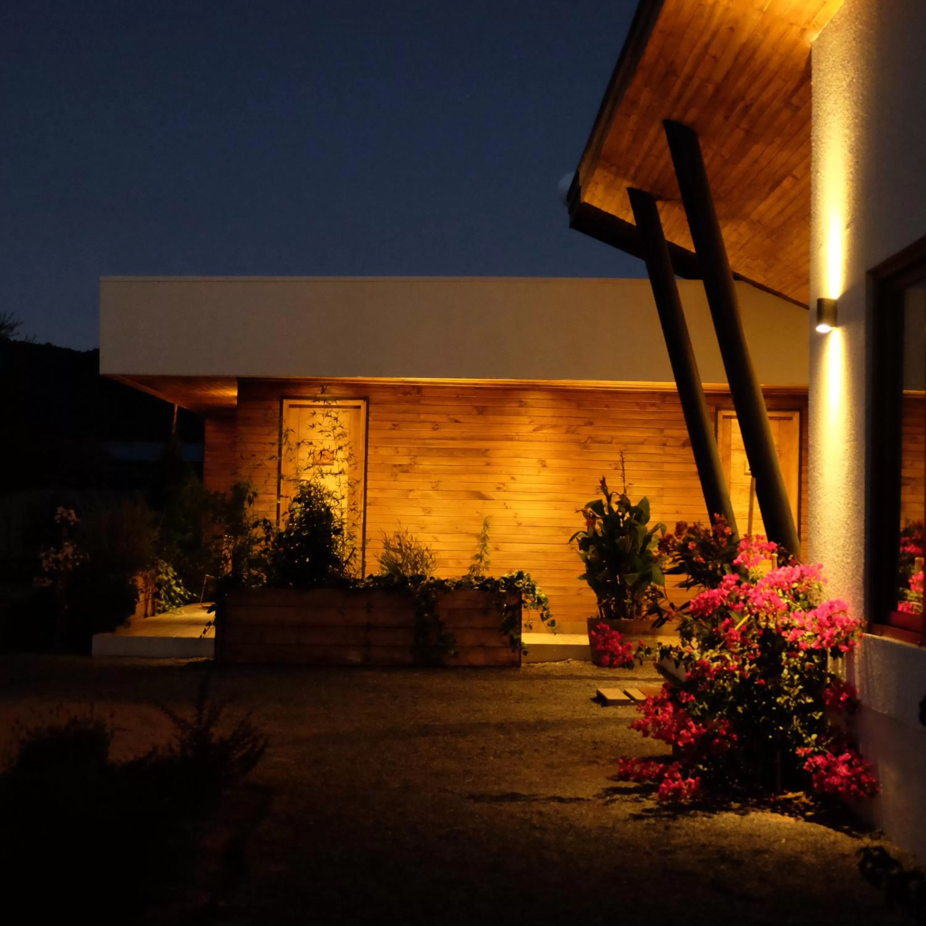 Facade/entrance in Callihue Lodge