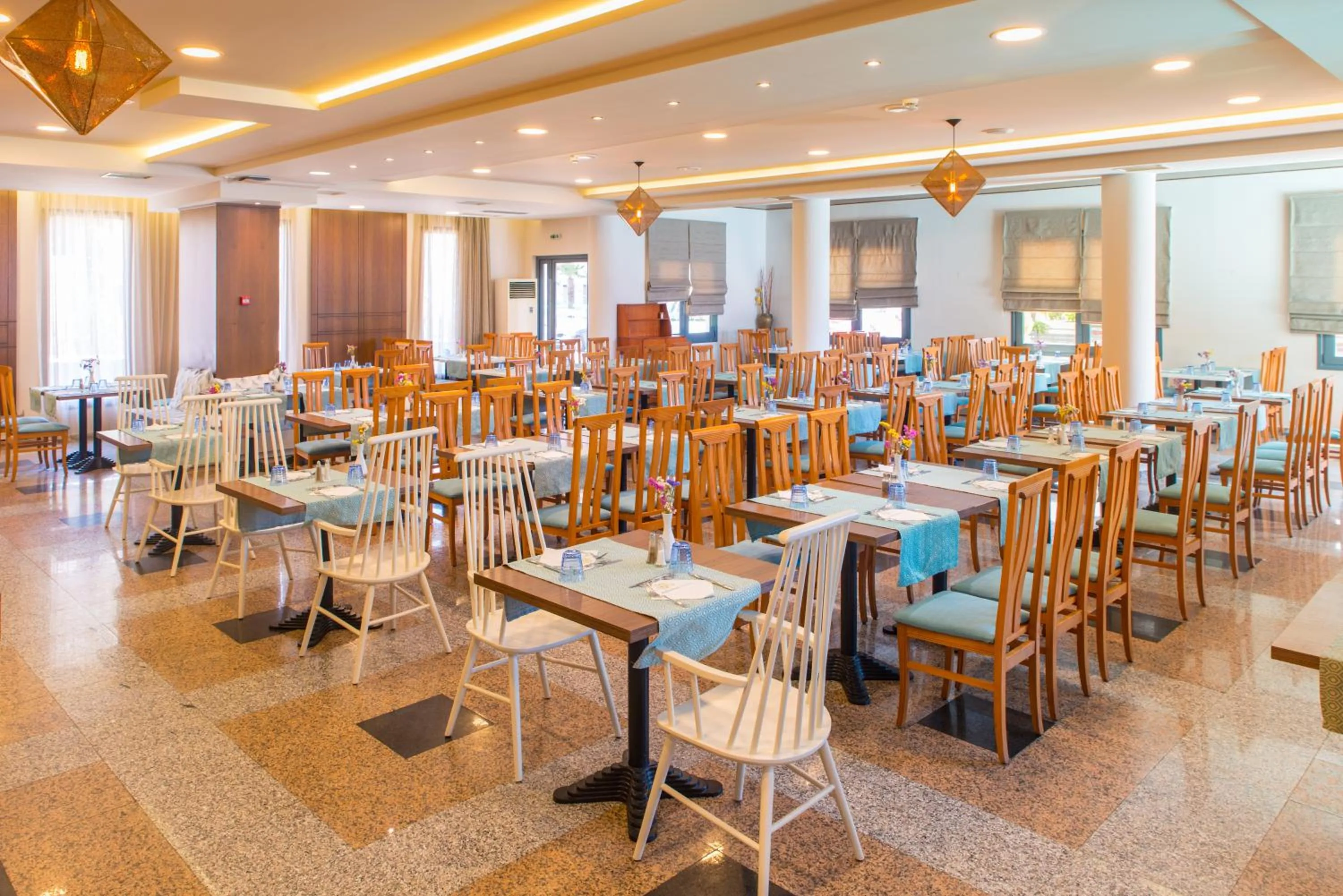 Restaurant/places to eat in Mediterranean Resort