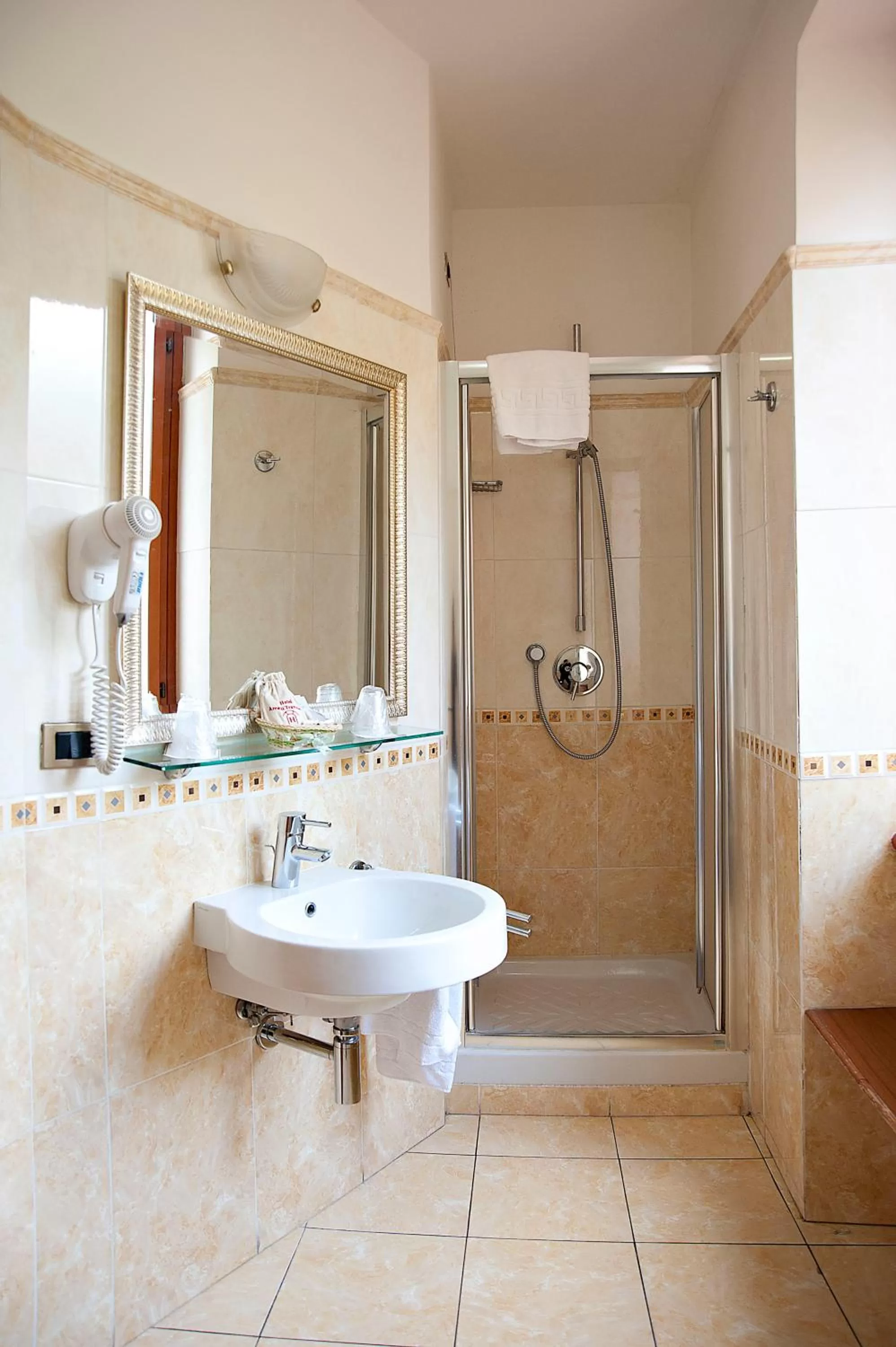 Bathroom in Hotel Arco Di Travertino