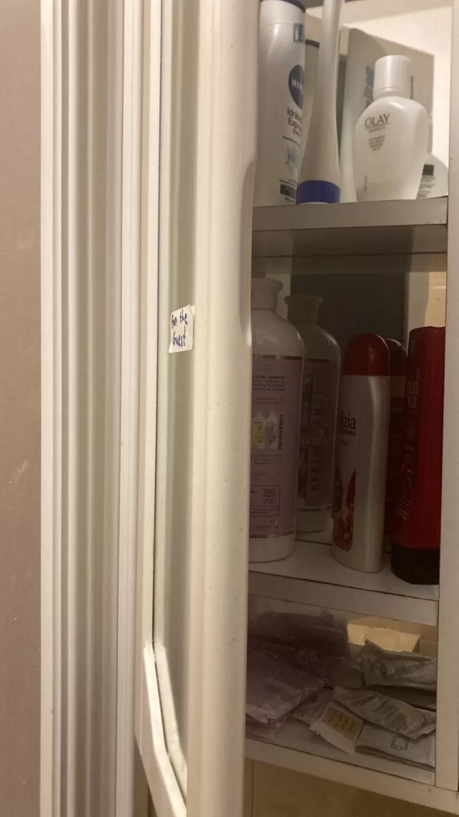 Bathroom in Cheerful Room, Sharing kitchen in a Cosy Family Art House, Ideal for one person or couple