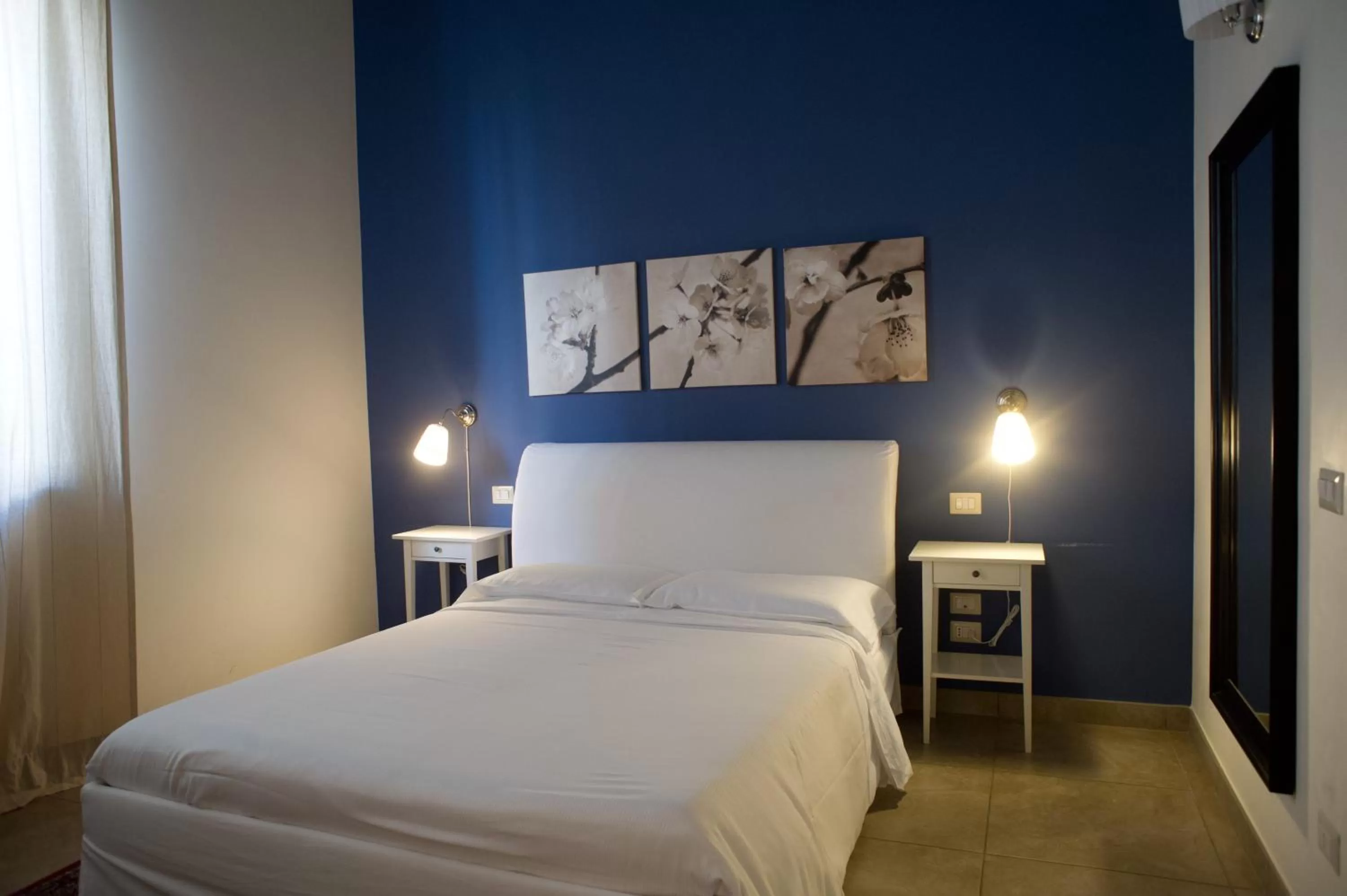 Decorative detail, Bed in B&B Suite Paciotti