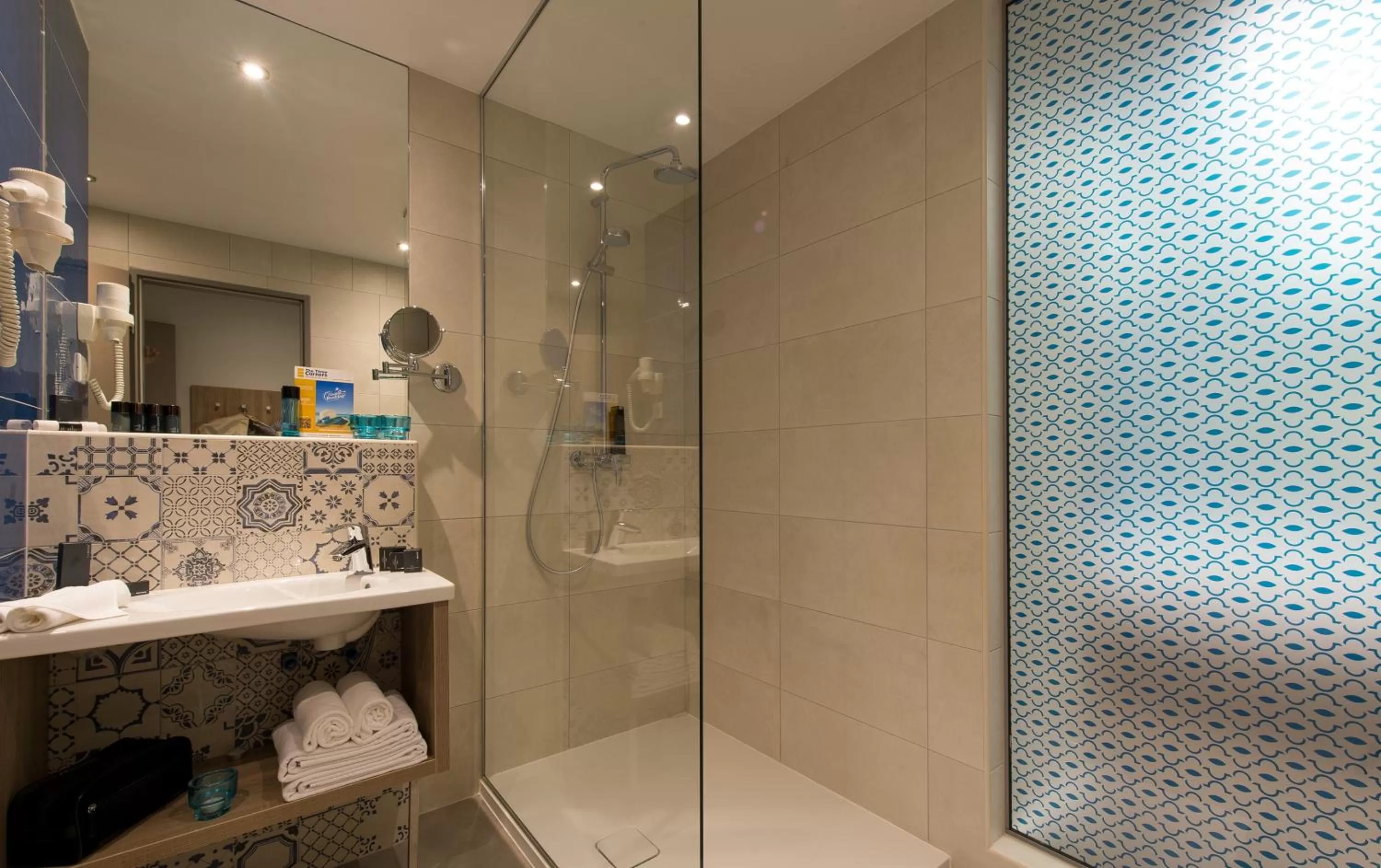 Shower in Three Corners Lifestyle Hotel