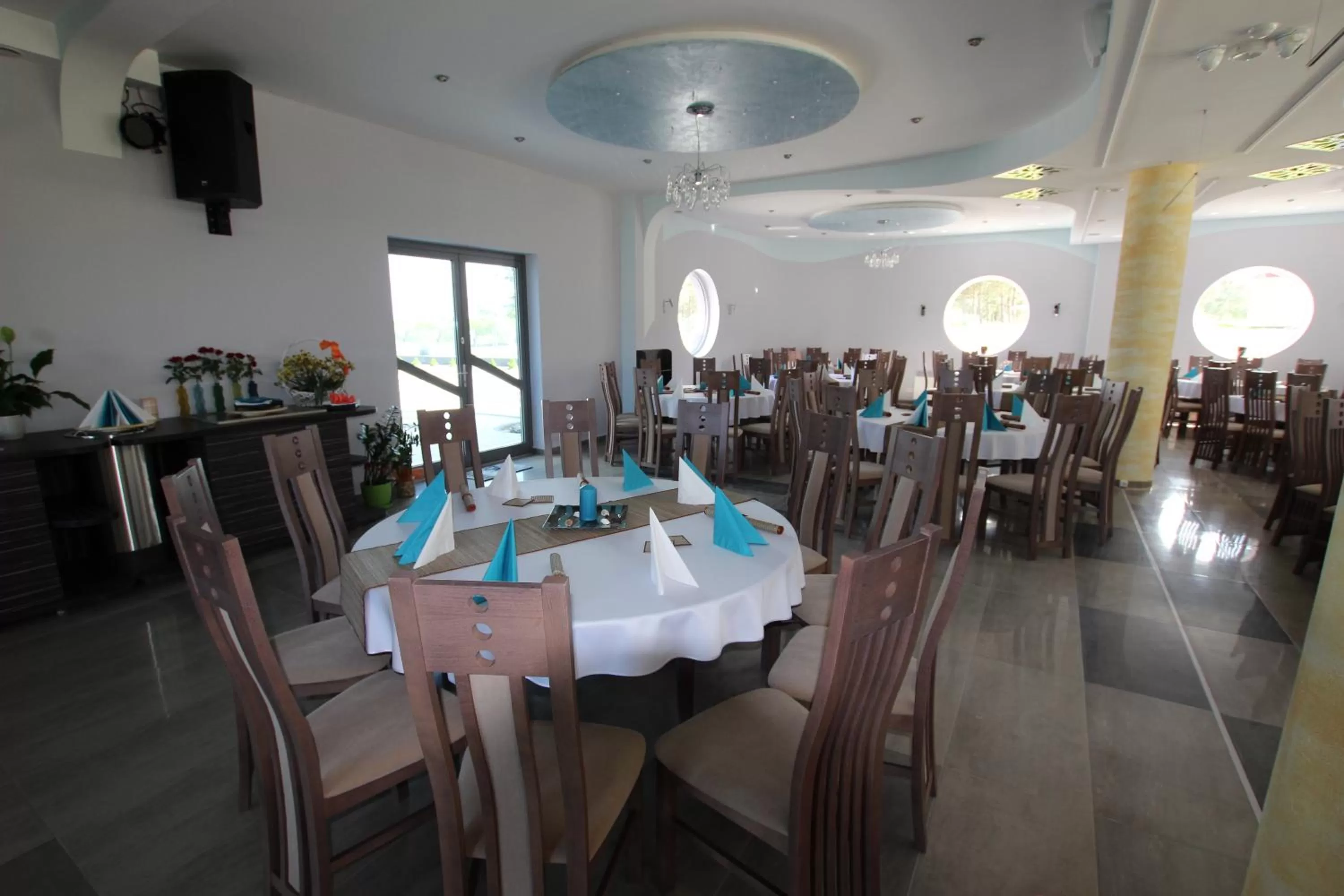 Restaurant/places to eat in Resident Rene