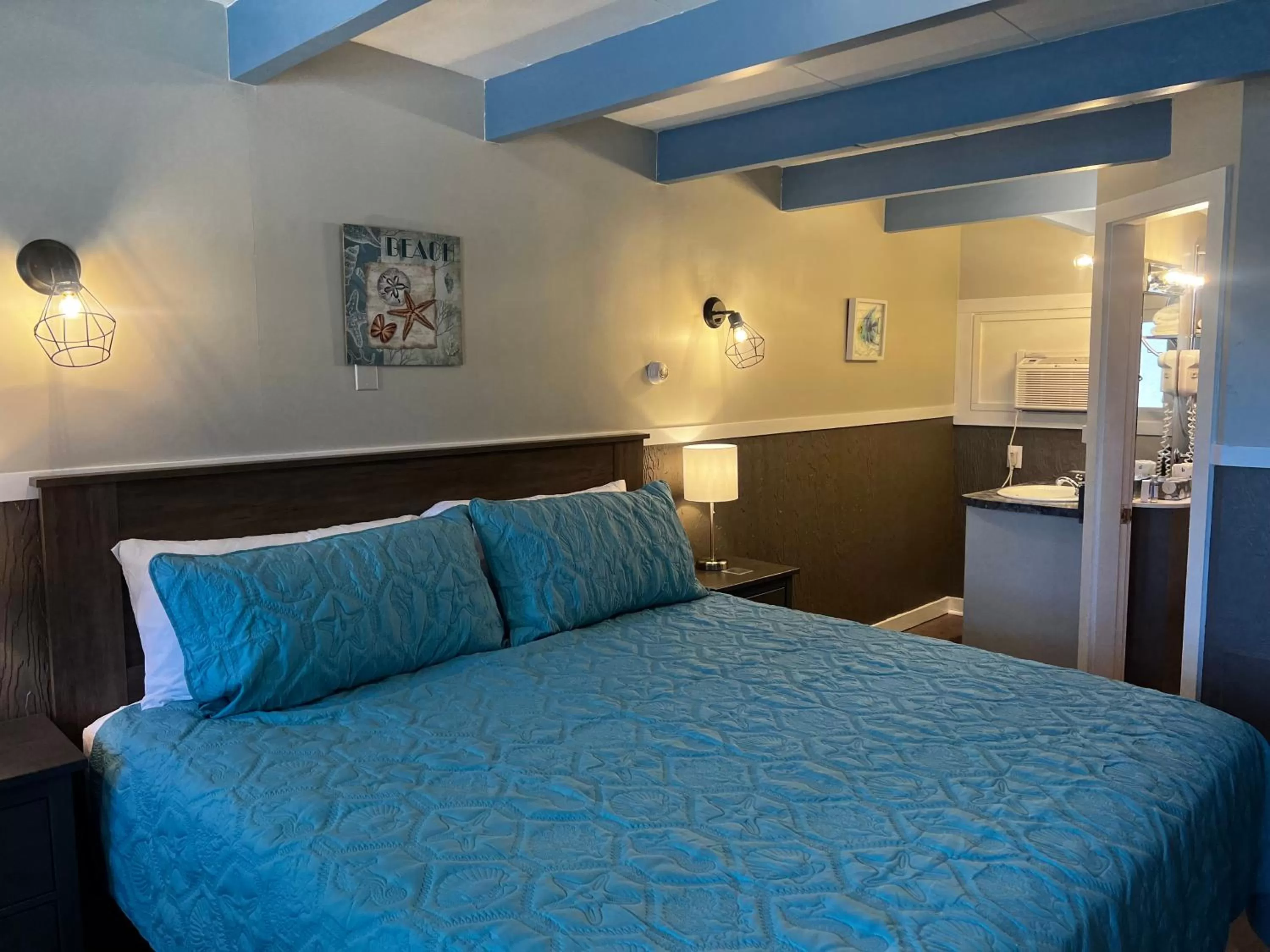 Bed in Claddagh Motel & Suites