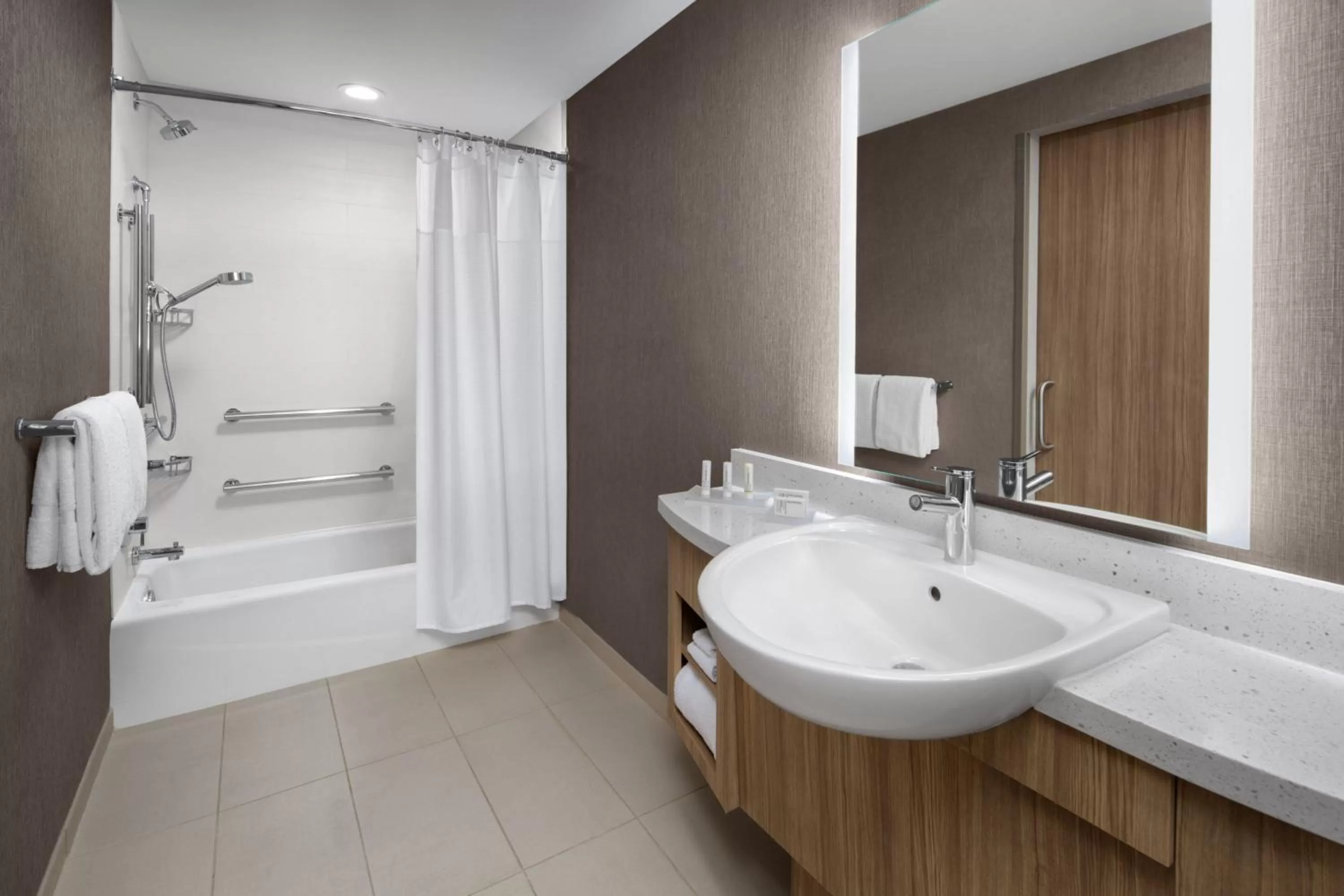 Queen Studio Suite with Trundle Bed and Adapted Tub - Mobility Accessible in SpringHill Suites by Marriott East Rutherford Meadowlands Carlstadt