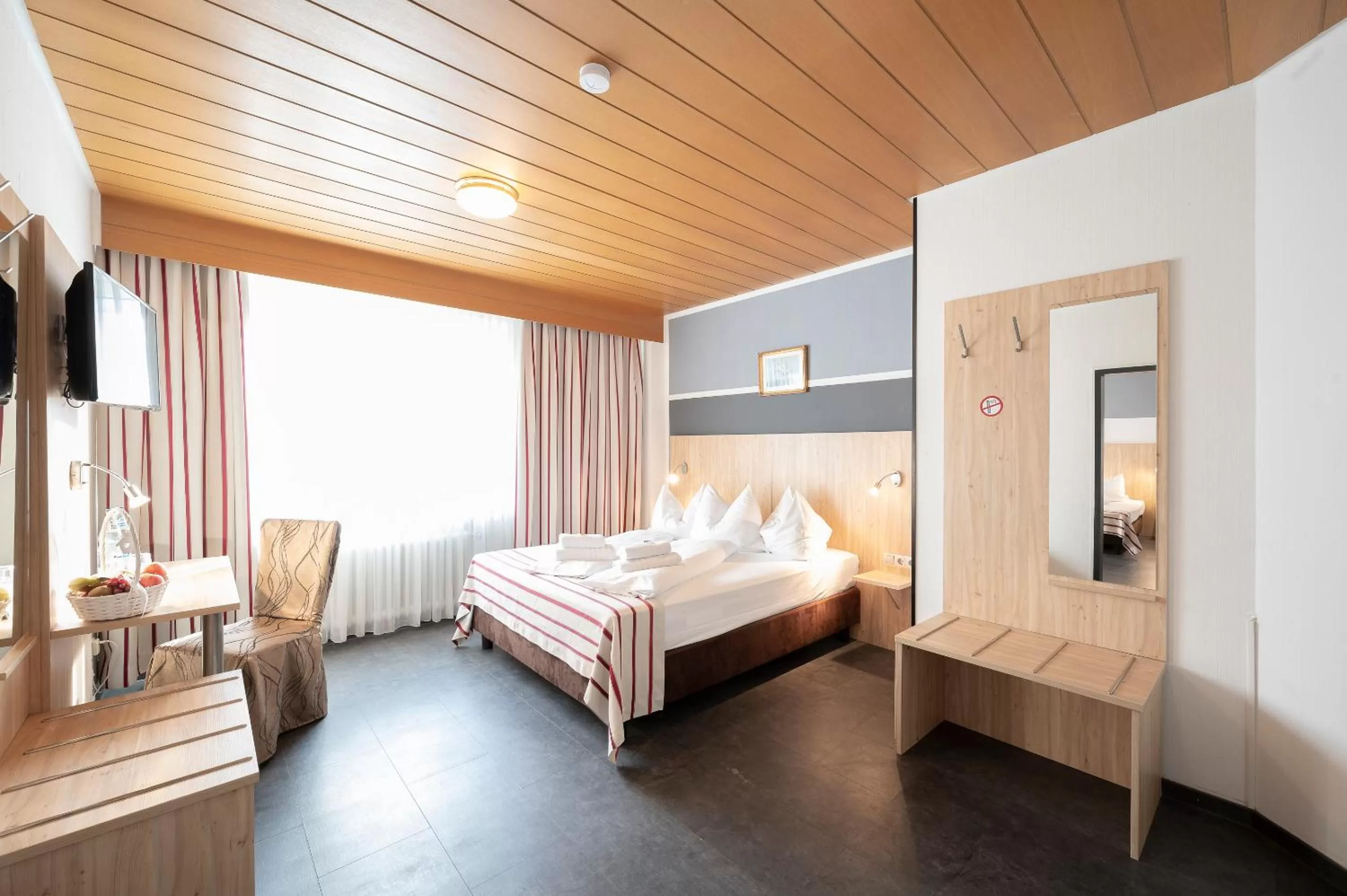 Staff, Bed in Hotel Astoria Stuttgart City