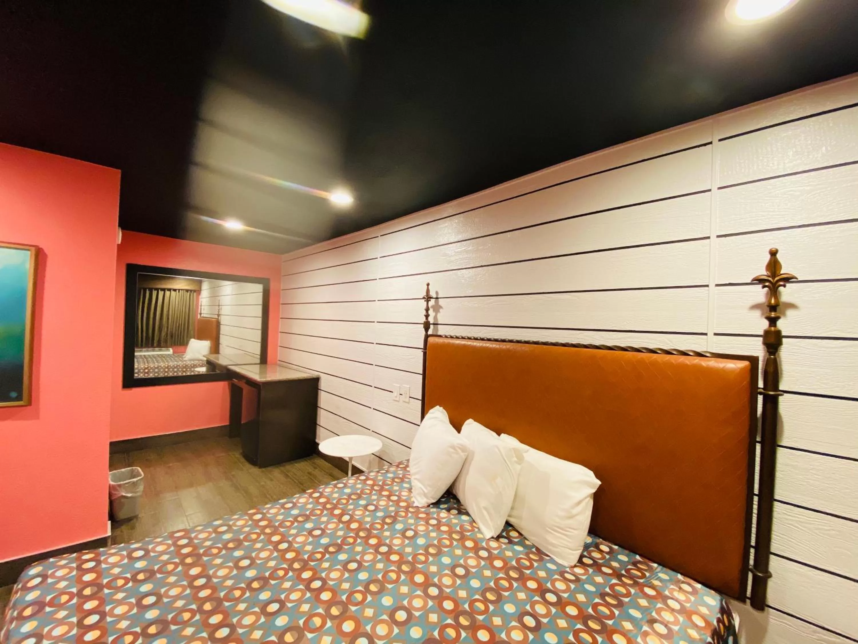 Bed in Casa Valentine Inn - Los Angeles