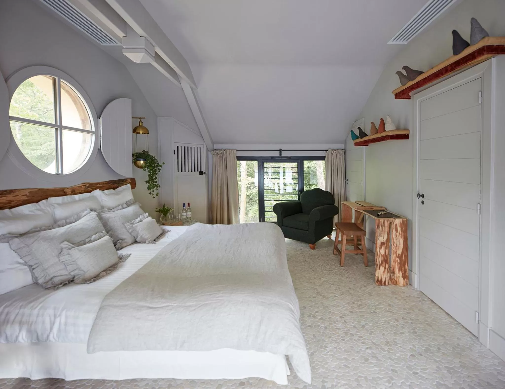 Photo of the whole room in Hôtel Domaine de Raba Bordeaux Sud