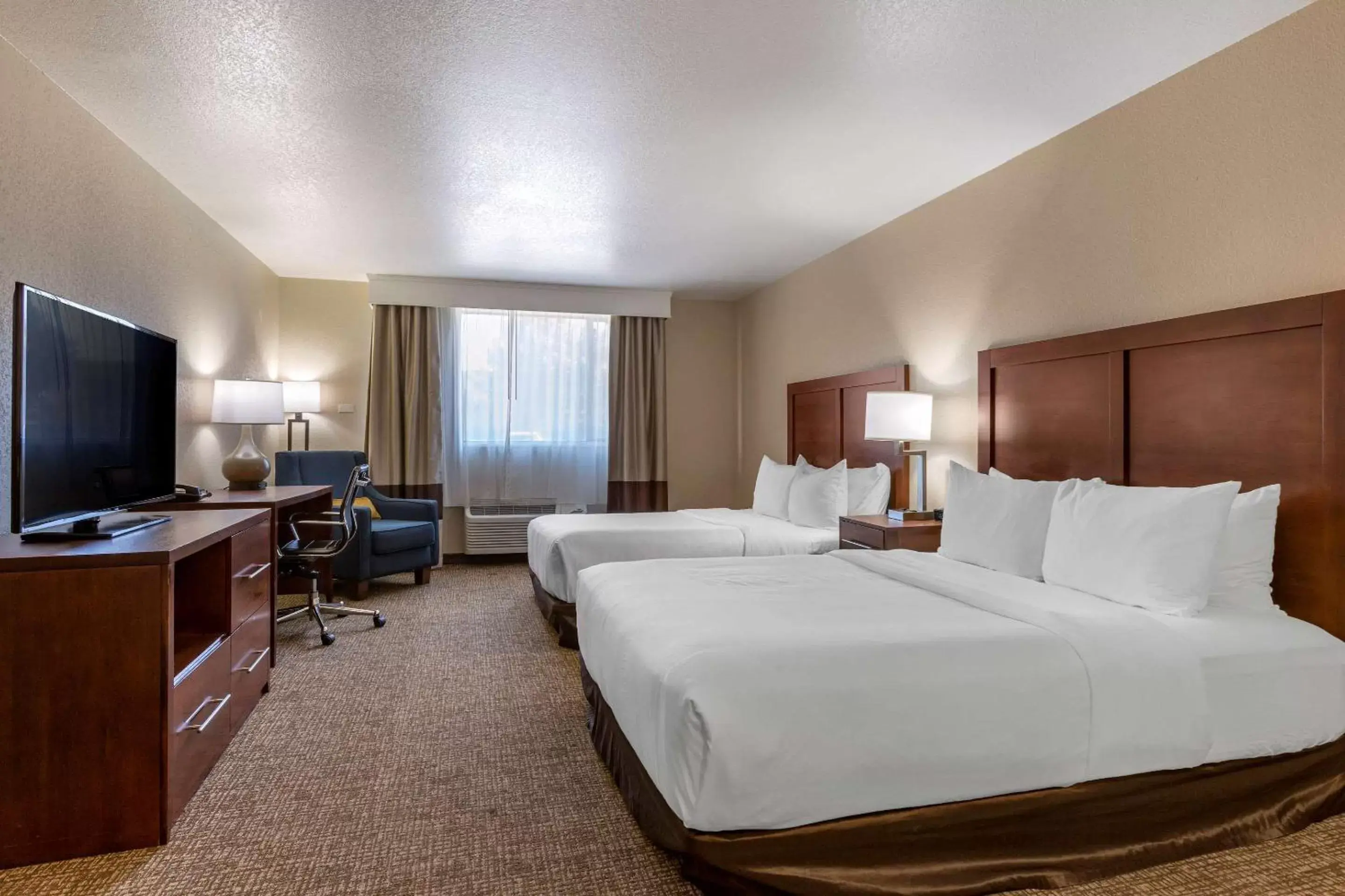 Standard Queen Room with Two Queen Beds and Roll In Shower - Accessible/Non-Smoking in Comfort Inn & Suites Coeur d'Alene Standard Queen Room with Two Queen Beds and Roll In Shower - Accessible/Non-Smoking in Comfort Inn & Suites Coeur d'Alene
