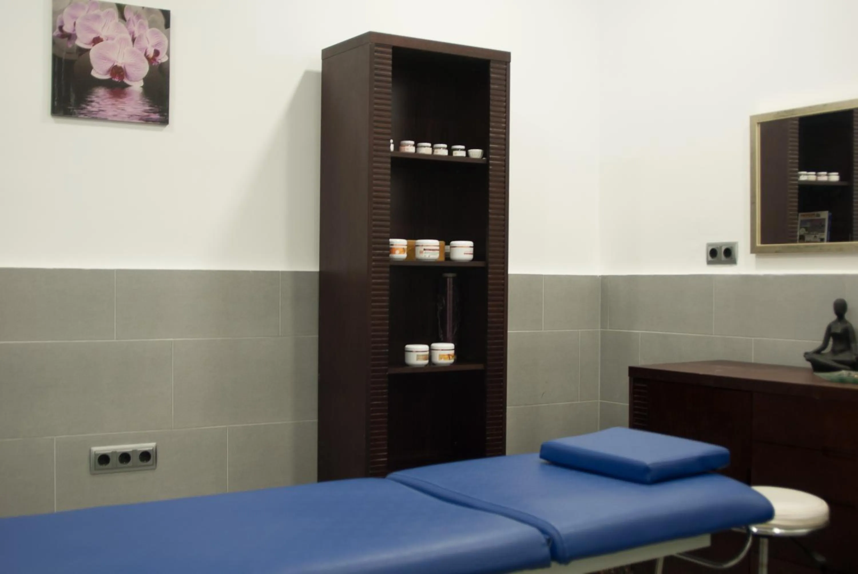 Massage in Ona Ogisaka Garden