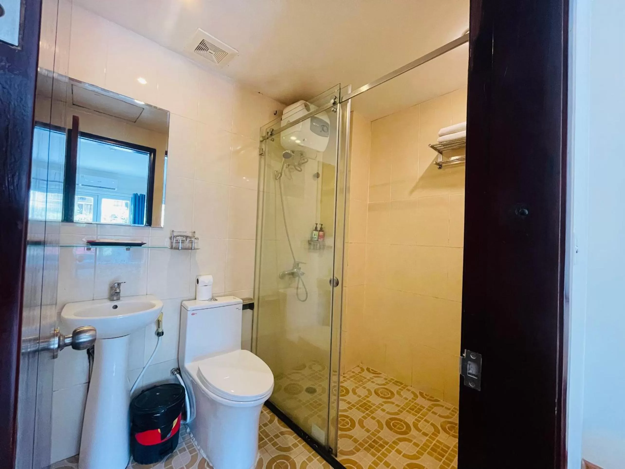 Toilet, Bathroom in Rising Dragon Hotel