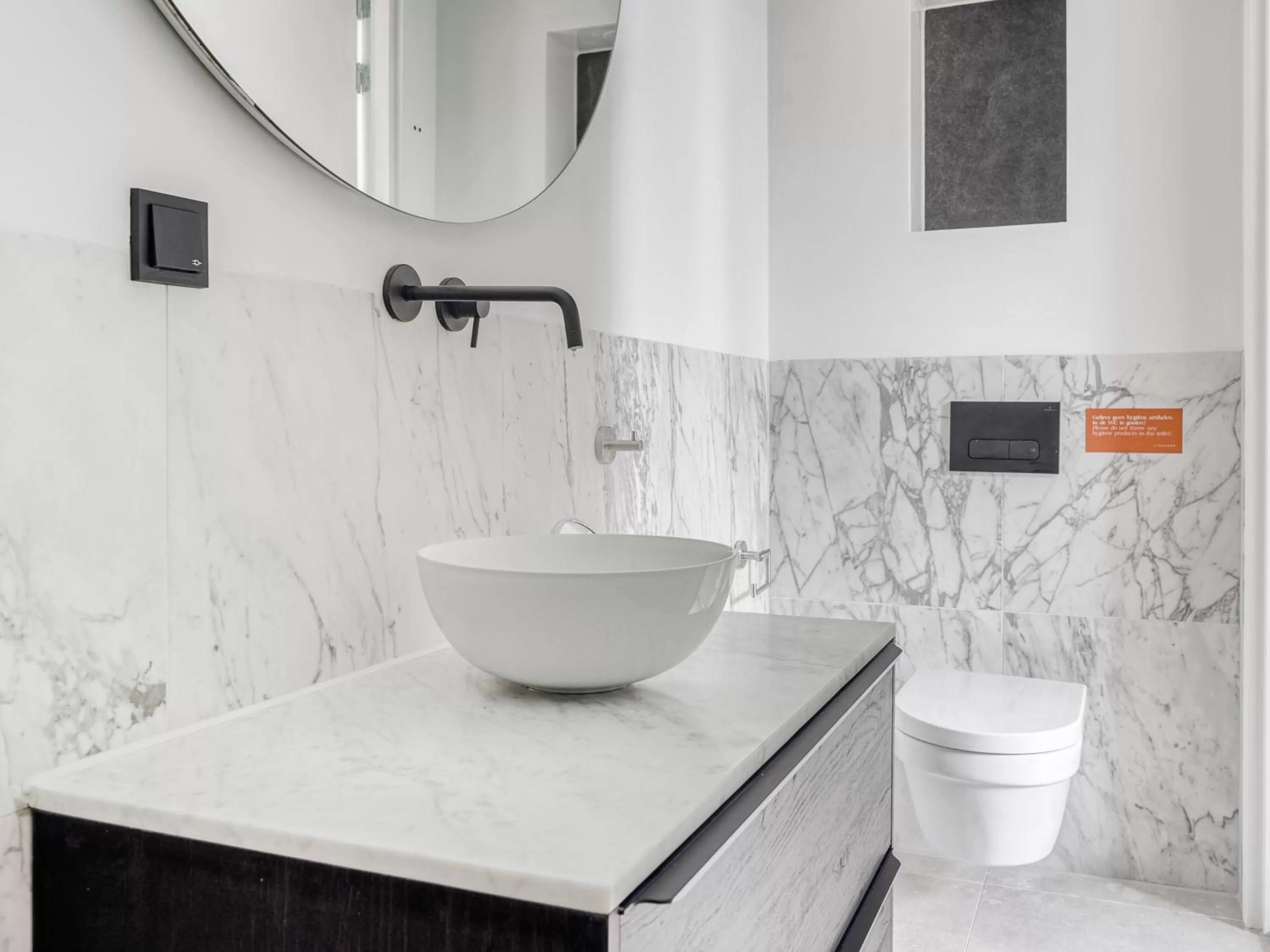 Bathroom in City Rooms Amsterdam Hemonystraat - Digital access