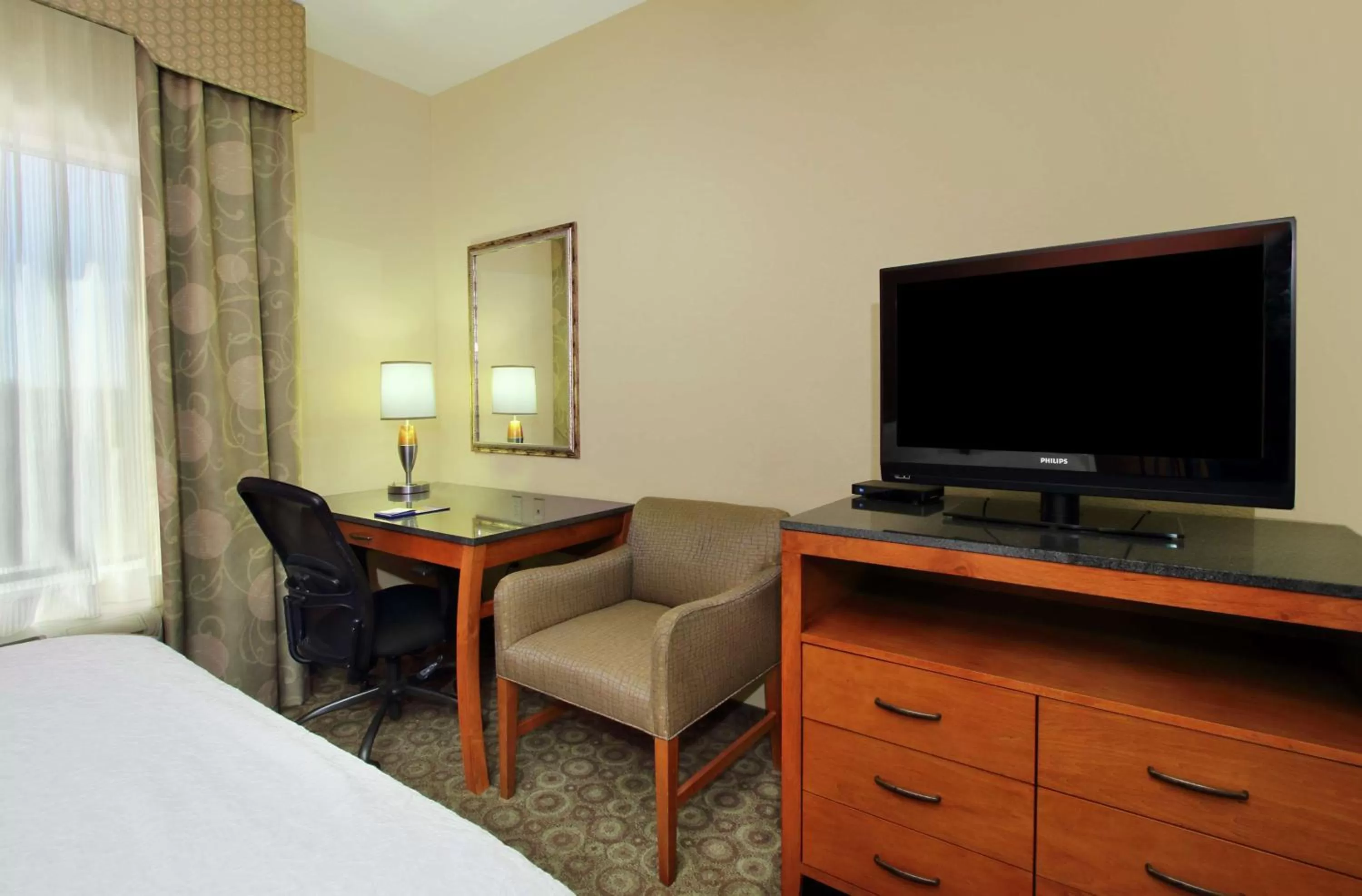 Bedroom, Bed in Hampton Inn & Suites Buffalo