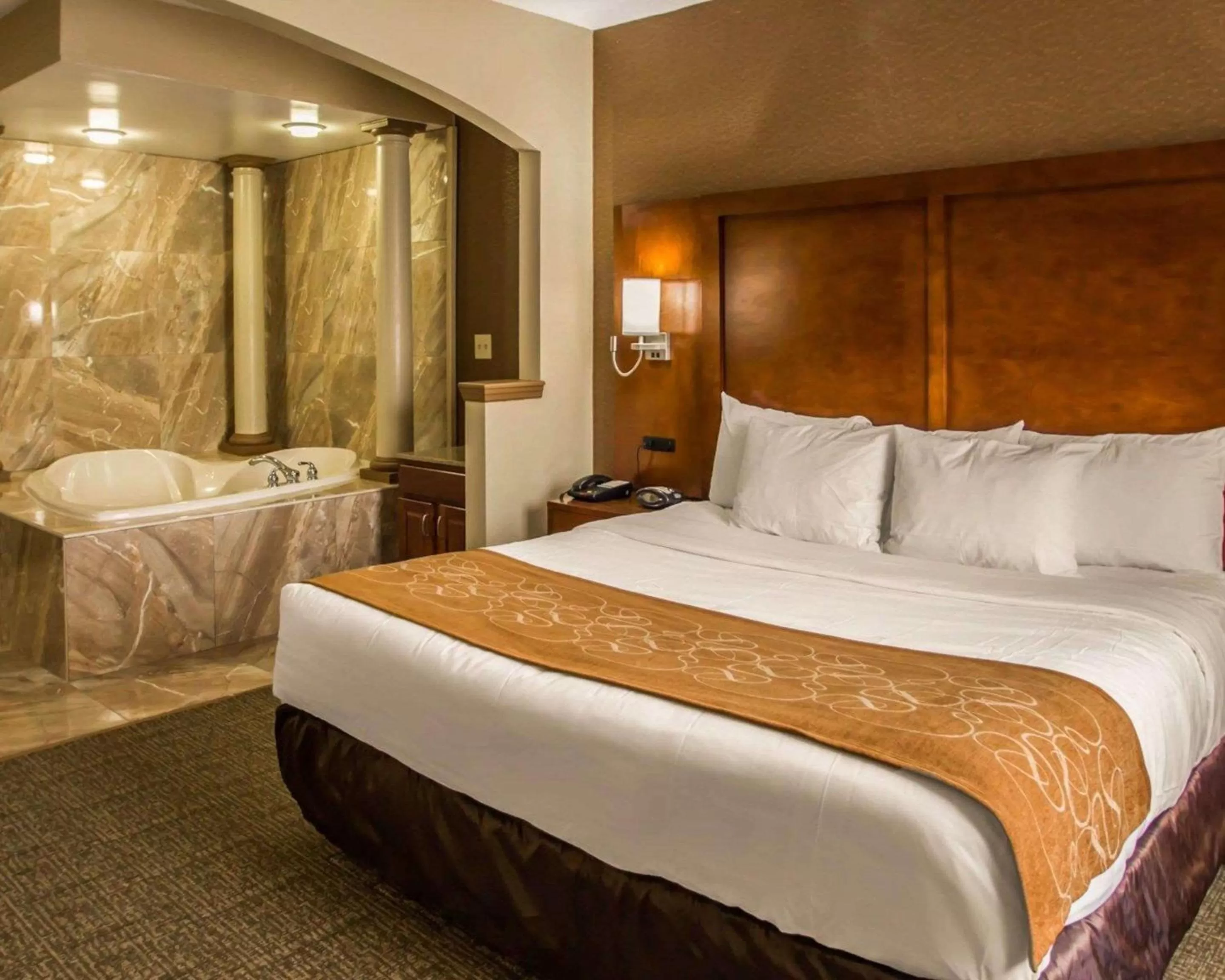 Photo of the whole room in Quality Suites NYC Gateway