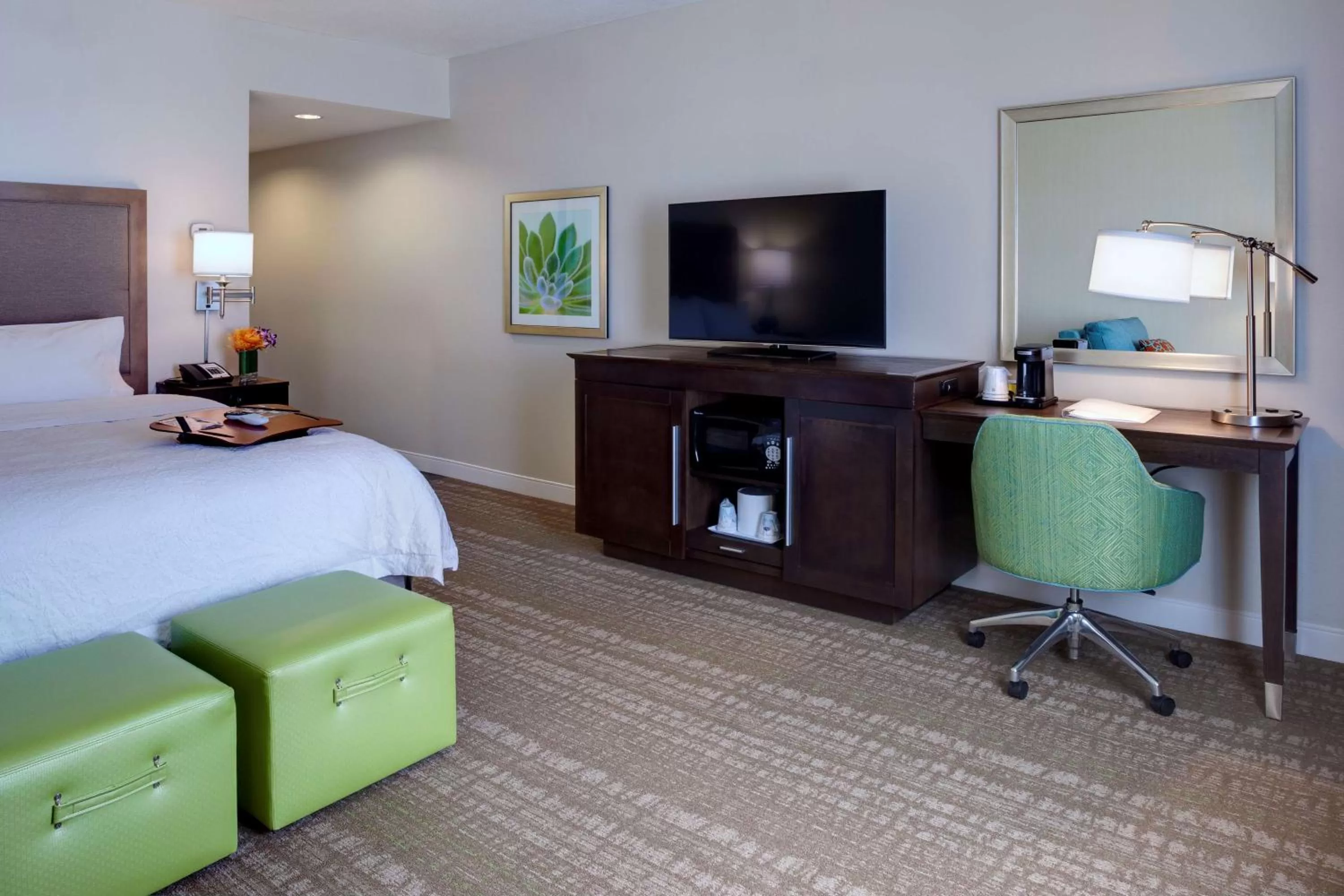 Bed in Hampton Inn & Suites Blythe, CA