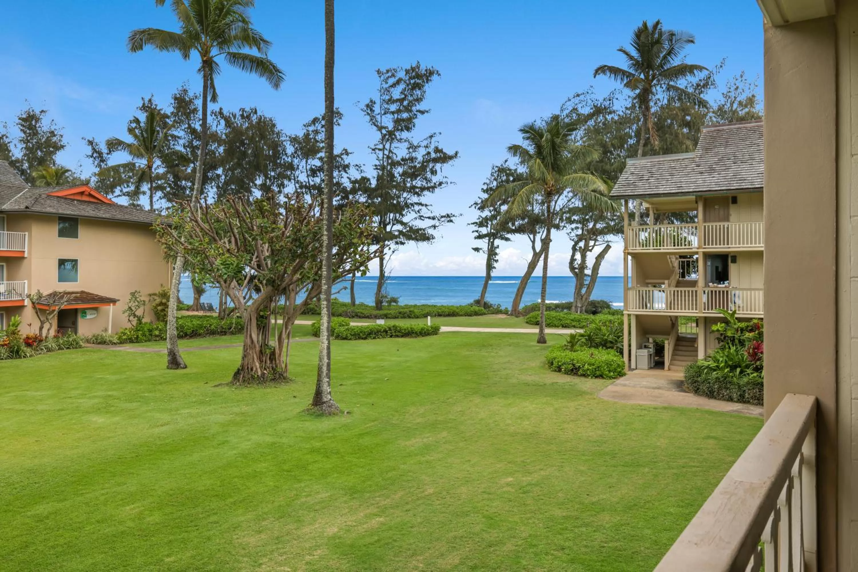 Property building in Aston Islander On The Beach