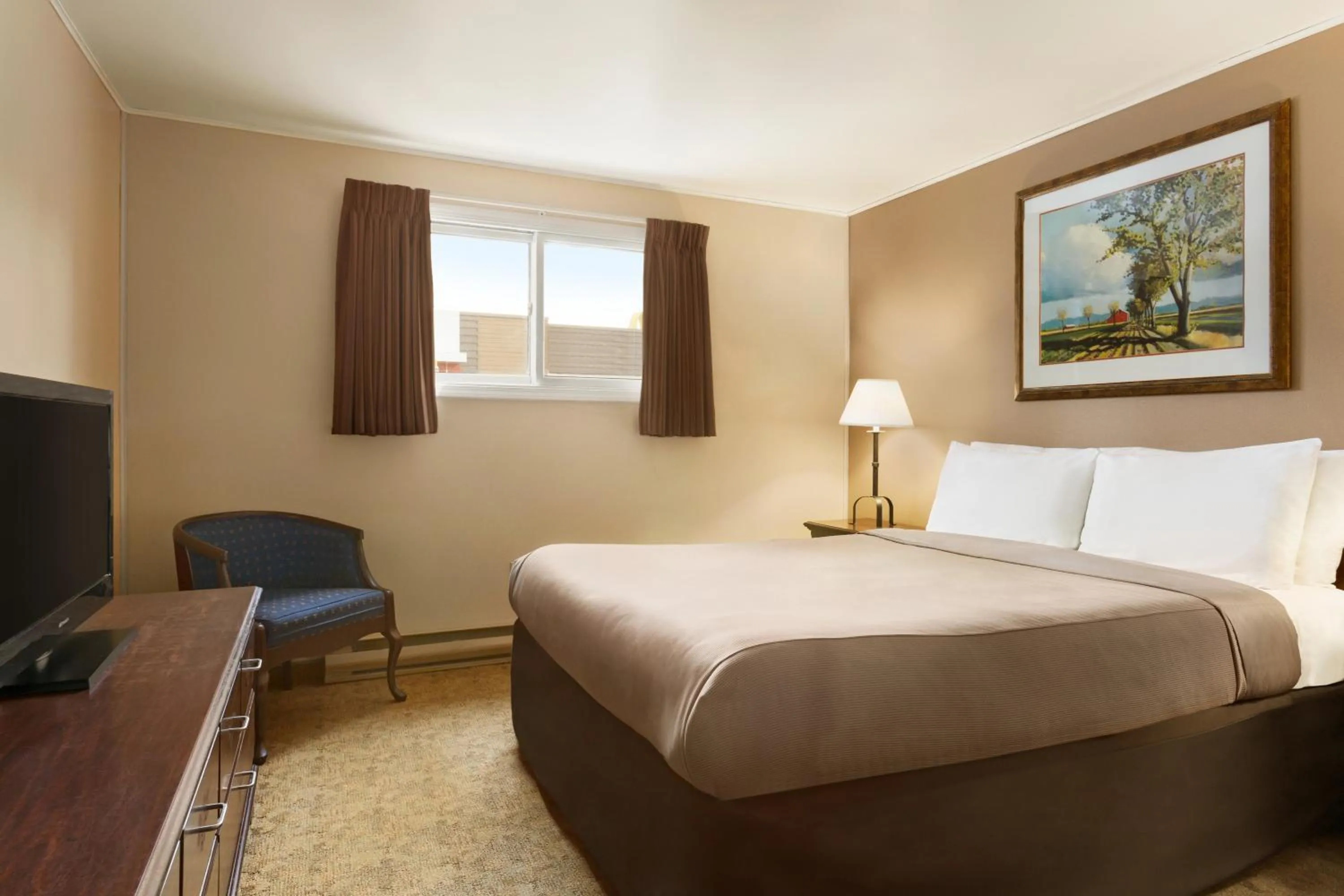 Bed in Travelodge by Wyndham Kenora