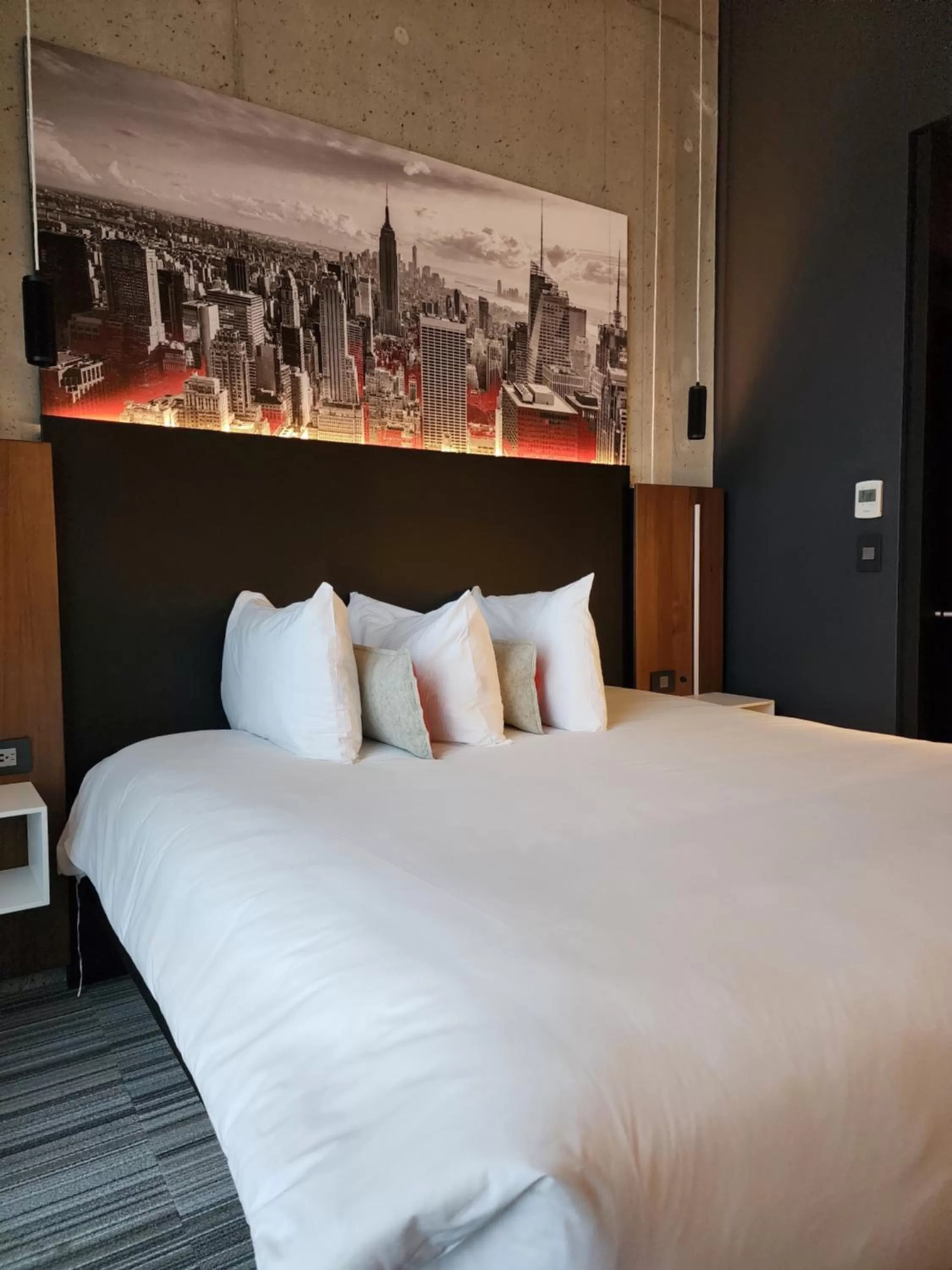 Bedroom, Bed in Grand Hotel TiMES Blainville-Mirabel