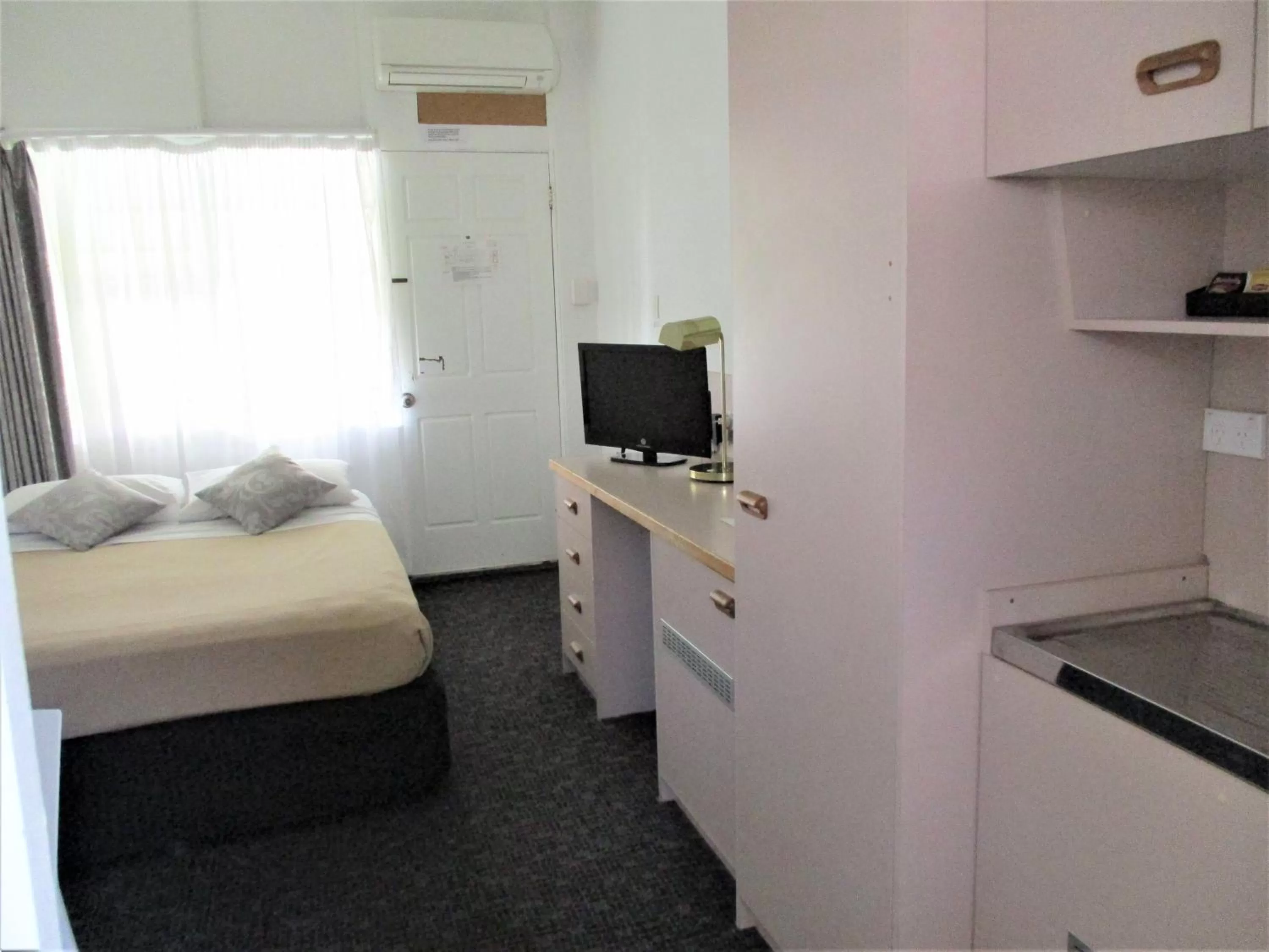 Bed in Cronulla Motor Inn