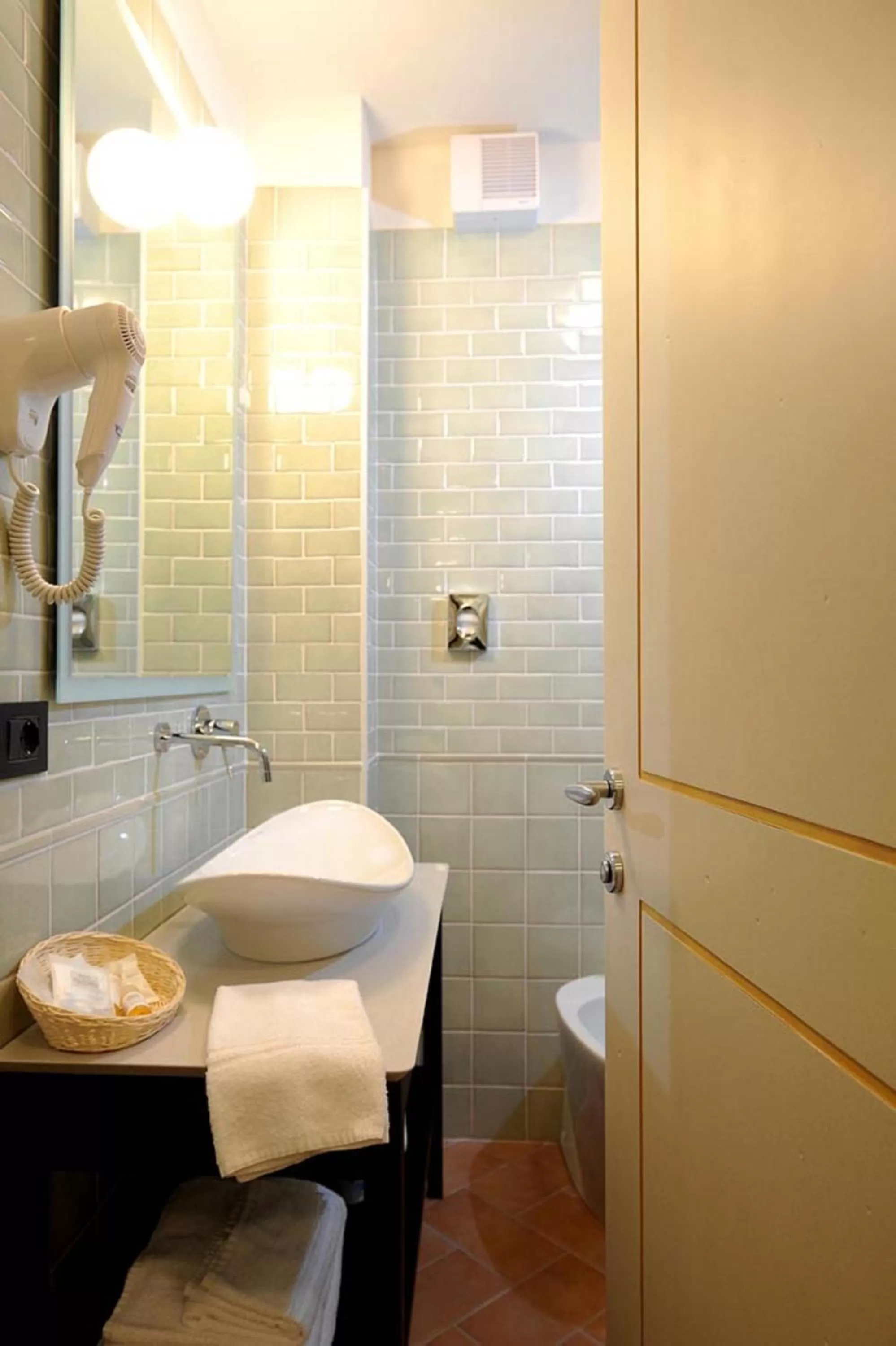 Toilet in Magione Papale Relais